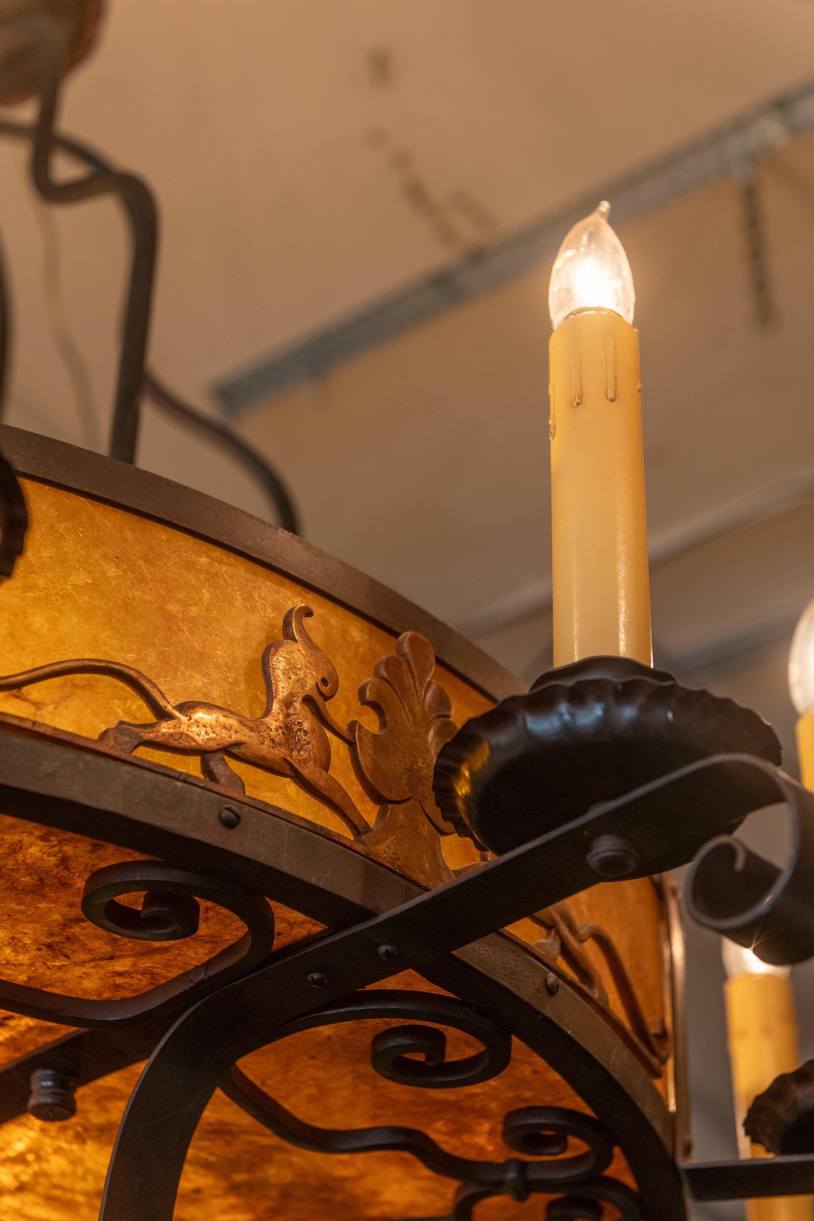 Paire de lustres en fer forgé et mica de style espagnol, 18 lumières à l'intérieur et à l'extérieur en vente 2
