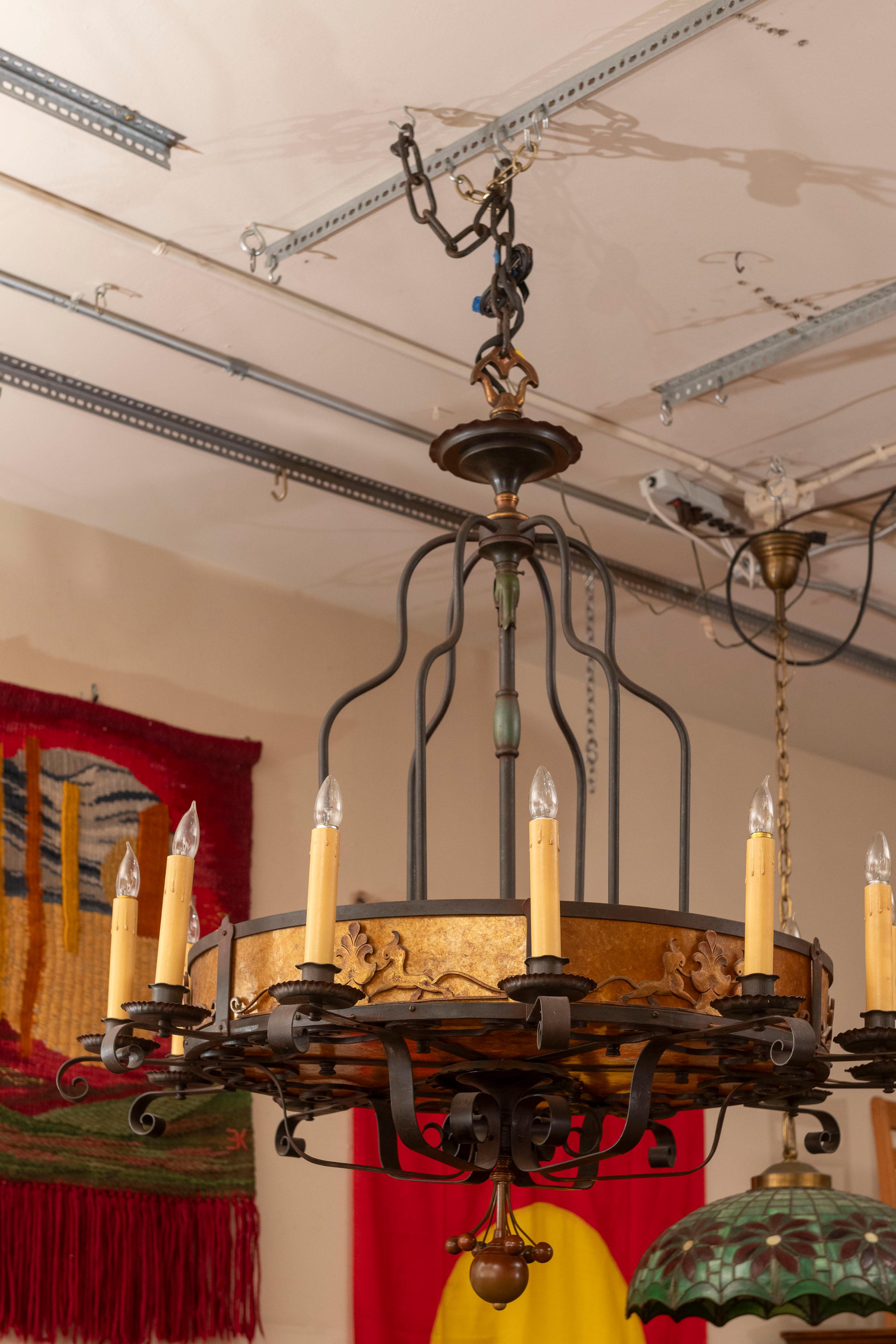 Américain Paire de lustres en fer forgé et mica de style espagnol, 18 lumières à l'intérieur et à l'extérieur en vente