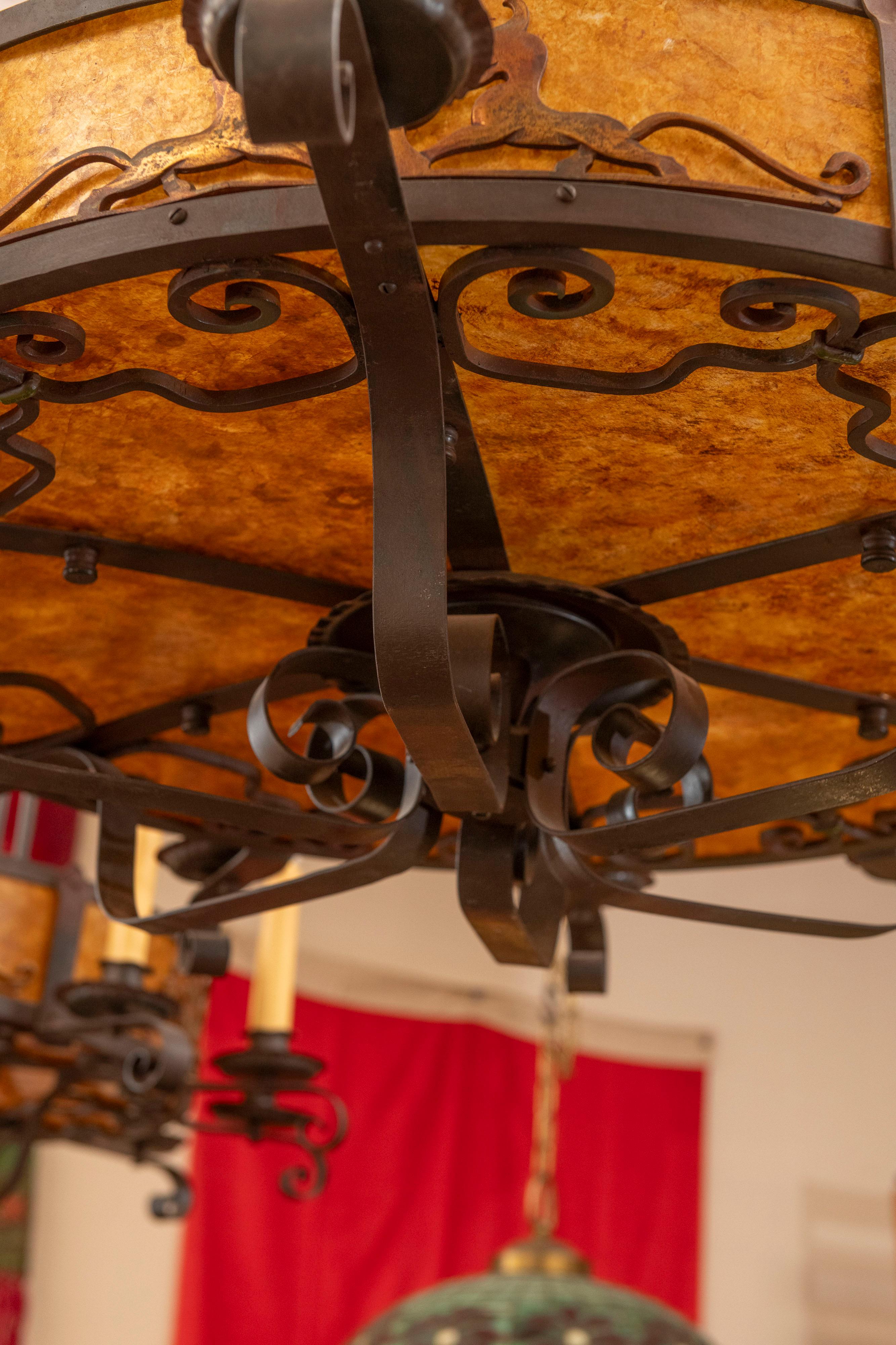 Fait main Paire de lustres en fer forgé et mica de style espagnol, 18 lumières à l'intérieur et à l'extérieur en vente
