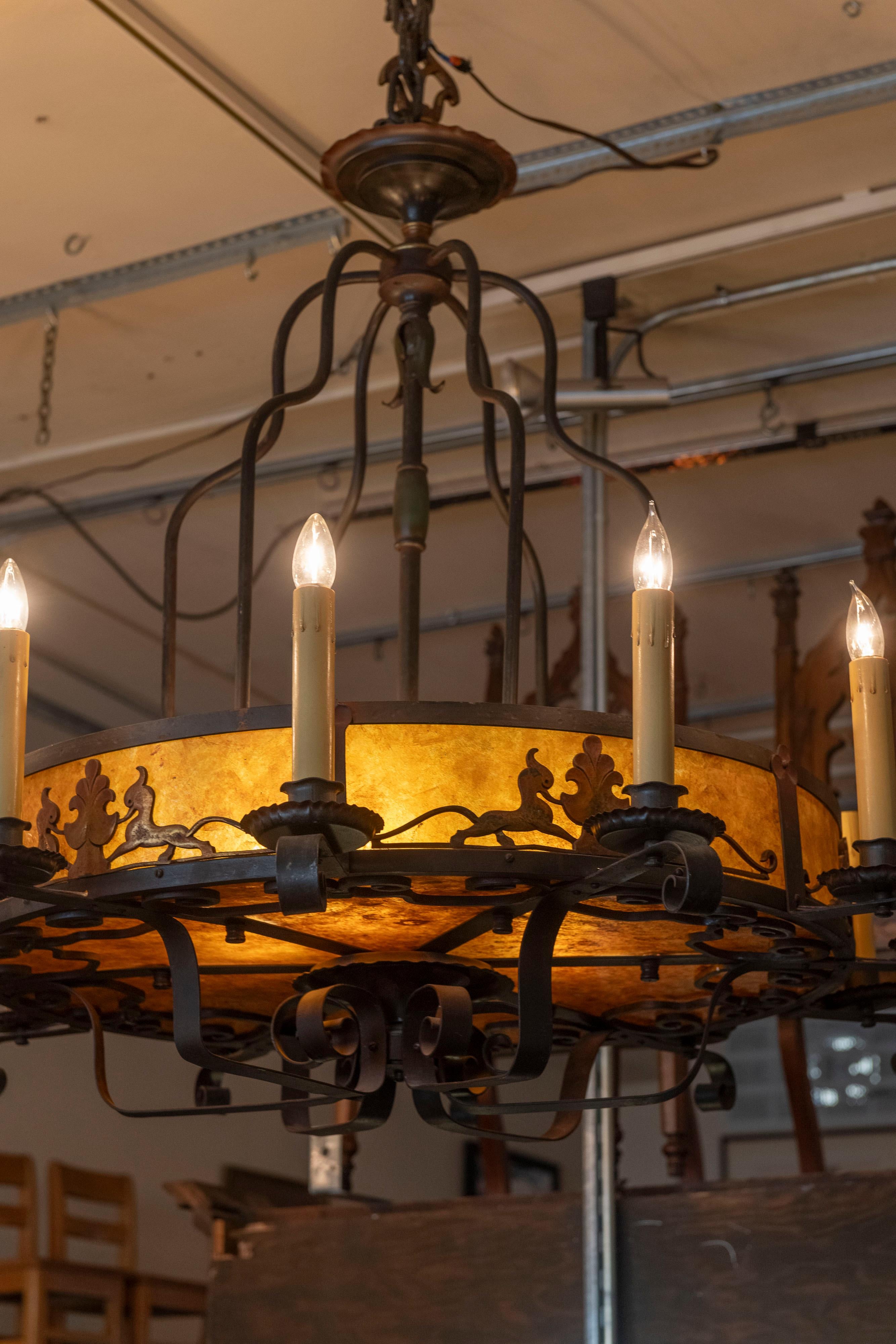 Paire de lustres en fer forgé et mica de style espagnol, 18 lumières à l'intérieur et à l'extérieur en vente 1