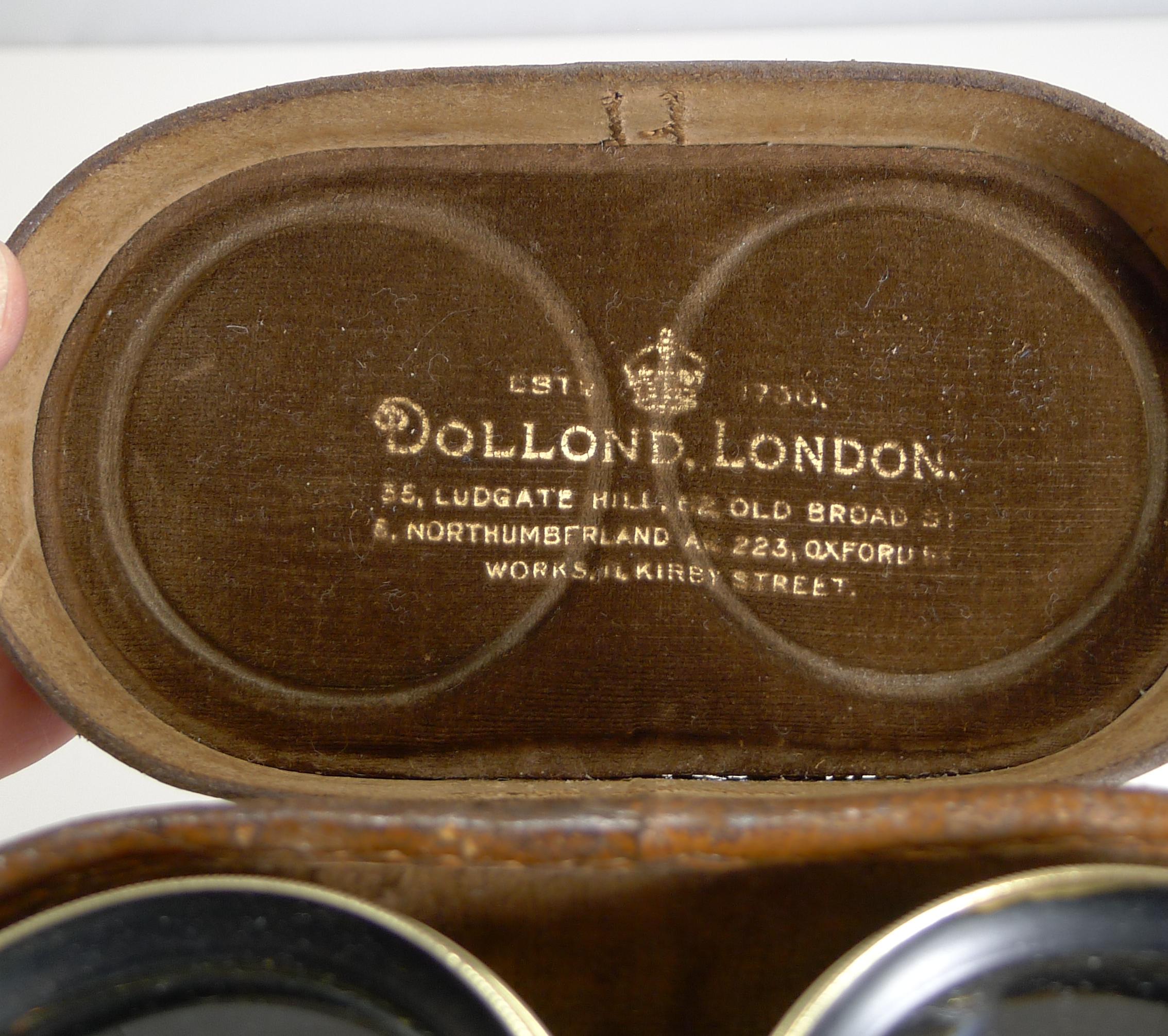 Pair of WWI Binoculars and Case, British Officer's Issue, 1917, Signed Dolland In Good Condition In Bath, GB