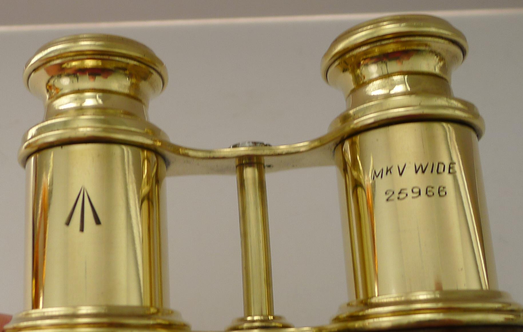 Paire de jumelles et étui de la Première Guerre mondiale, pour officier britannique - A Tubeuf, Paris en vente 5