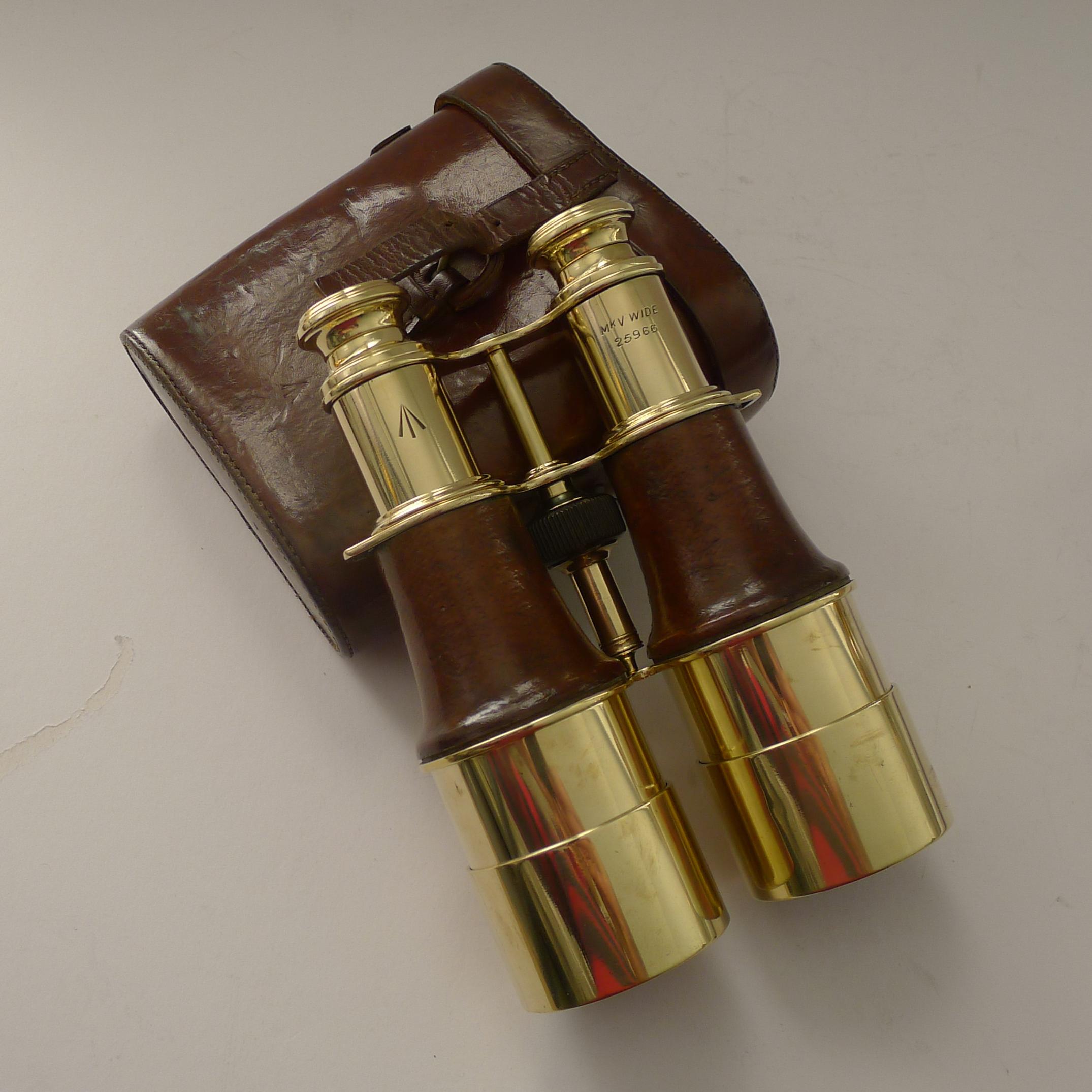 Paire de jumelles et étui de la Première Guerre mondiale, pour officier britannique - A Tubeuf, Paris en vente 10