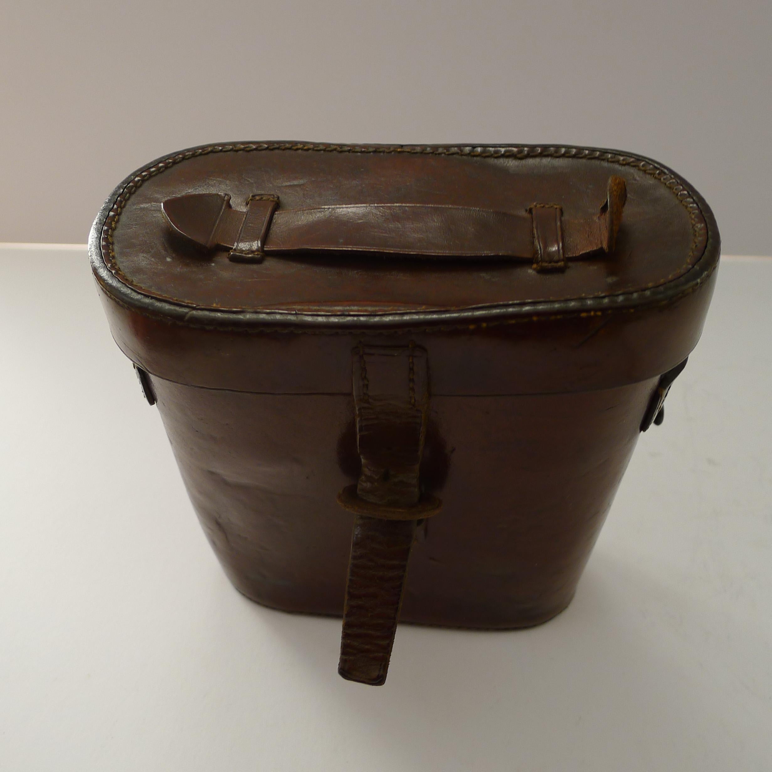 Paire de jumelles et étui de la Première Guerre mondiale, pour officier britannique - A Tubeuf, Paris Bon état - En vente à Bath, GB
