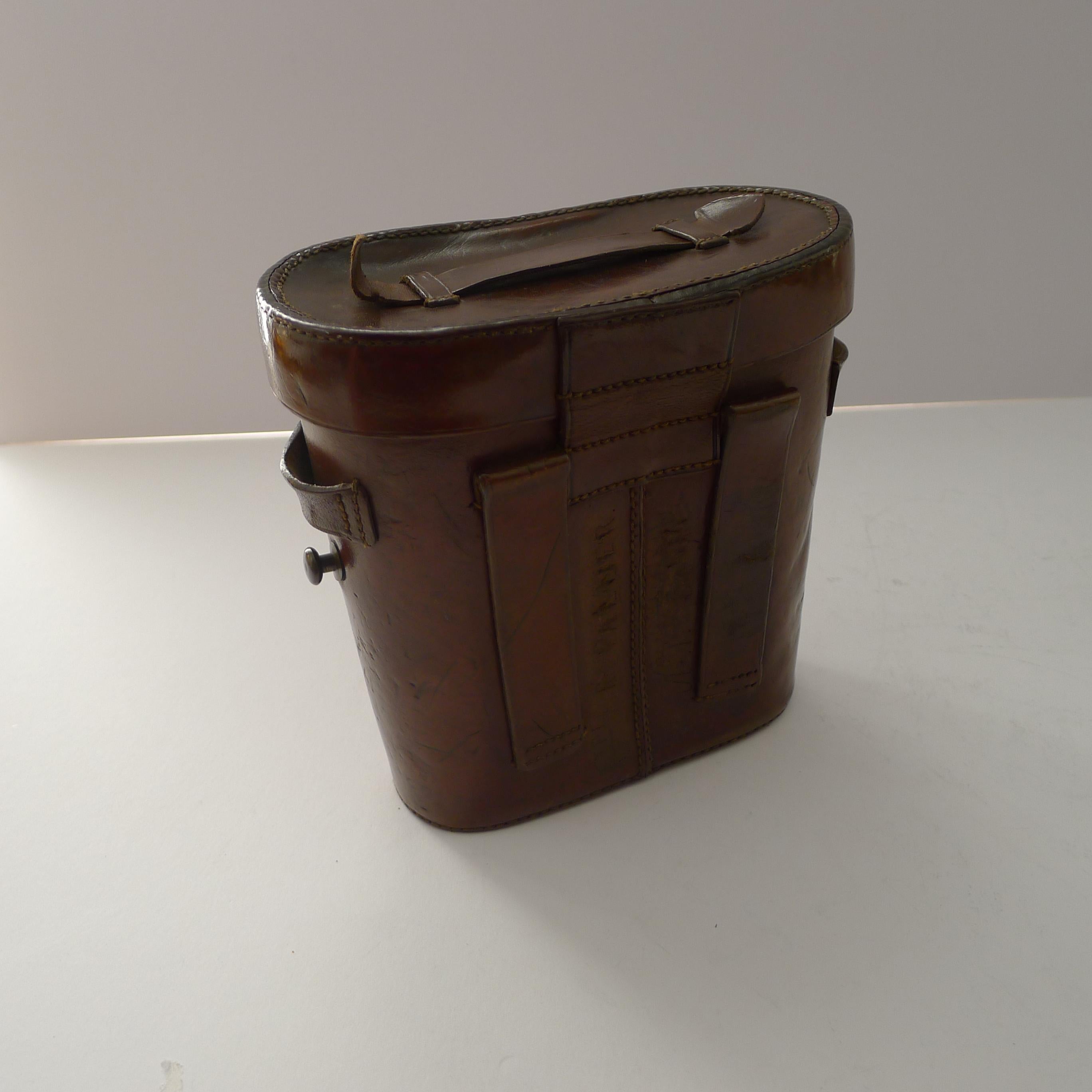 Début du 20ème siècle Paire de jumelles et étui de la Première Guerre mondiale, pour officier britannique - A Tubeuf, Paris en vente