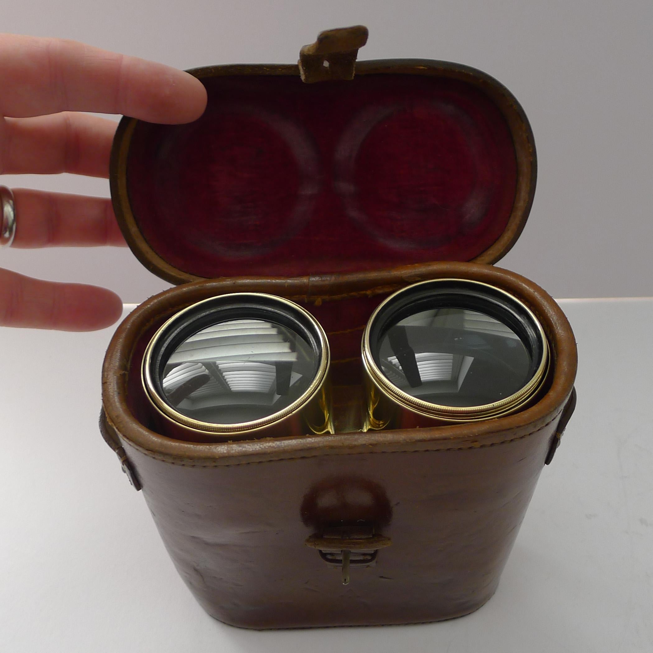 Paire de jumelles et étui de la Première Guerre mondiale, pour officier britannique - A Tubeuf, Paris en vente 1