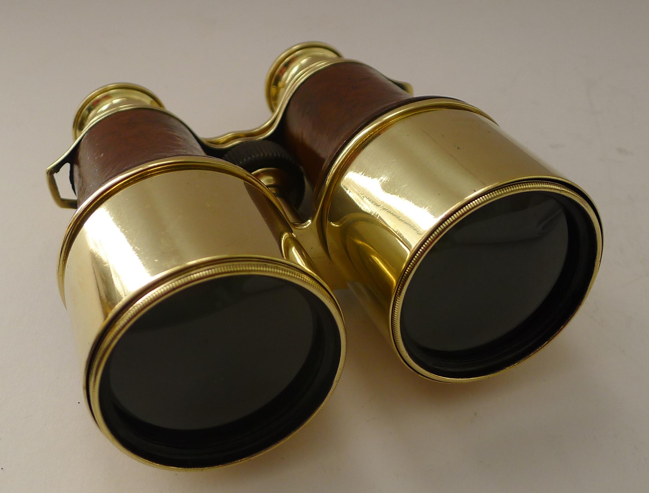 Paire de jumelles et étui de la Première Guerre mondiale, pour officier britannique - A Tubeuf, Paris en vente 2
