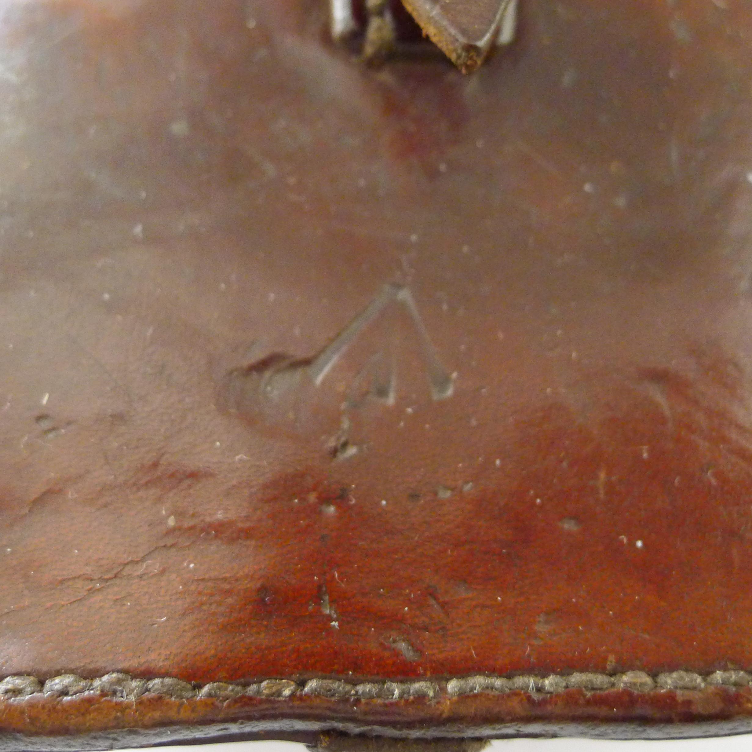 Une fabuleuse paire de jumelles militaires pour officiers britanniques de la Première Guerre mondiale fabriquées en France par la crème de la crème des fabricants et signées sur les deux oculaires, LeMaire, Paris, ainsi que la célèbre marque 