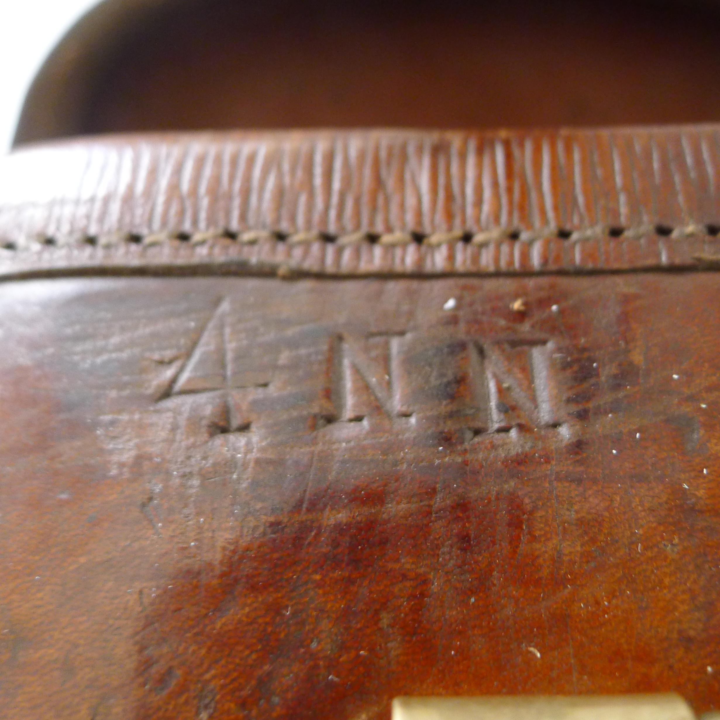 Français Paire de jumelles de la Premi�ère Guerre mondiale - modèle pour officier britannique par LeMaire Paris en vente