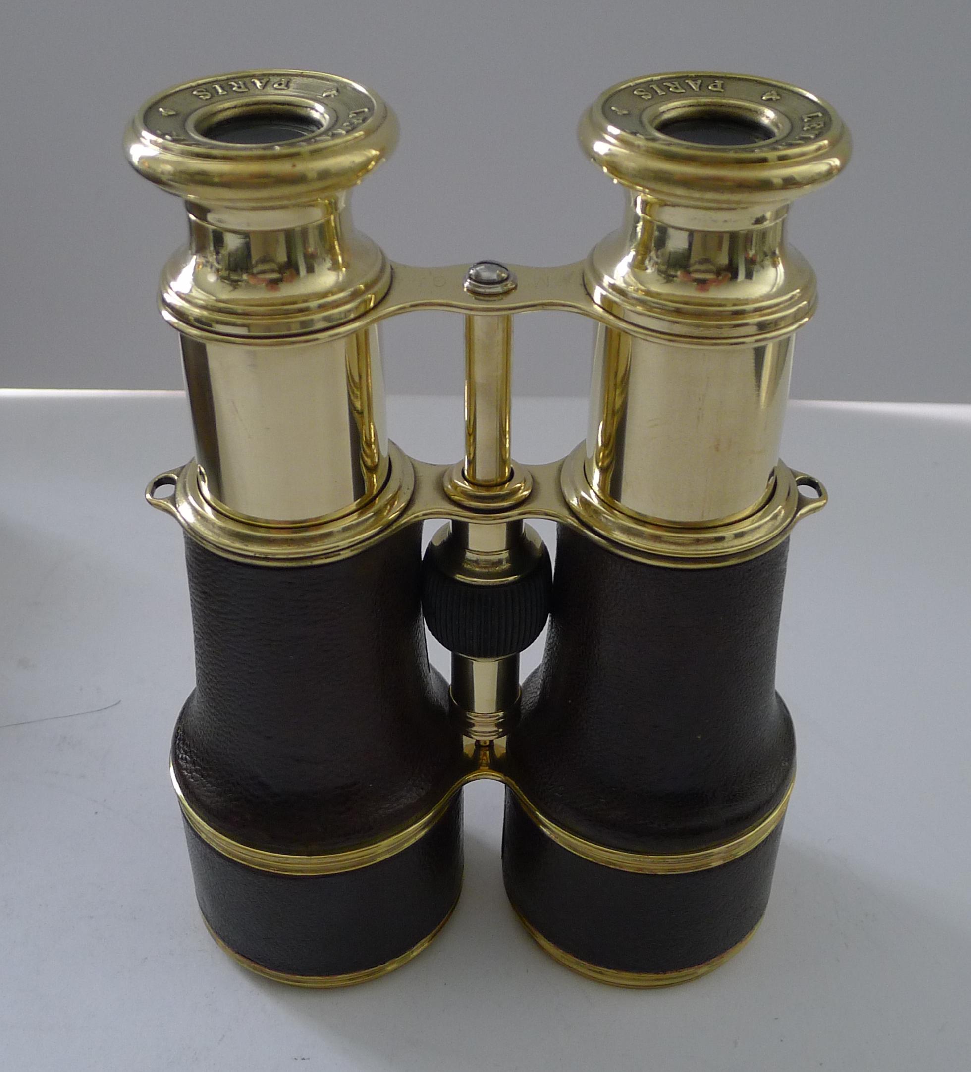 Laiton Paire de jumelles de la Première Guerre mondiale - modèle pour officier britannique par LeMaire Paris en vente