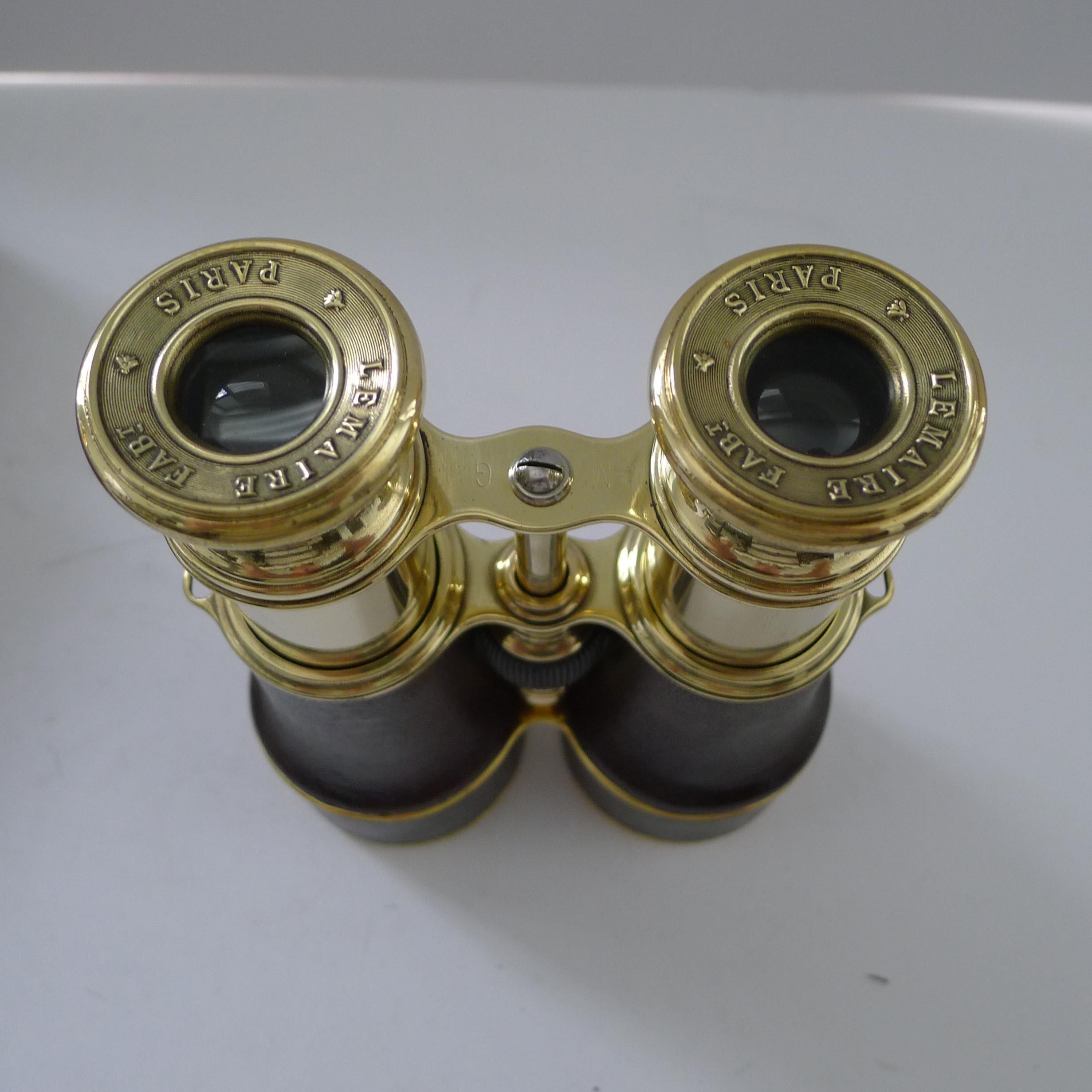 Paire de jumelles de la Première Guerre mondiale - modèle pour officier britannique par LeMaire Paris en vente 1