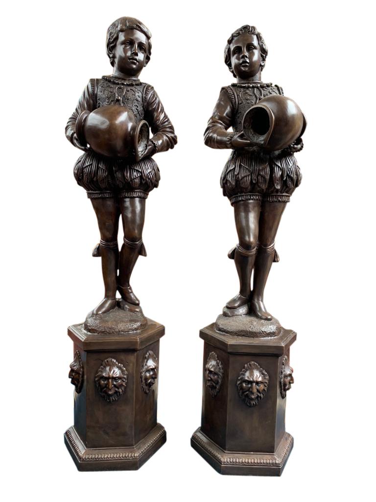 Pair of Extra Large Bronze Elizabethan Page Boy Fountains Statues, 20th Century For Sale 4