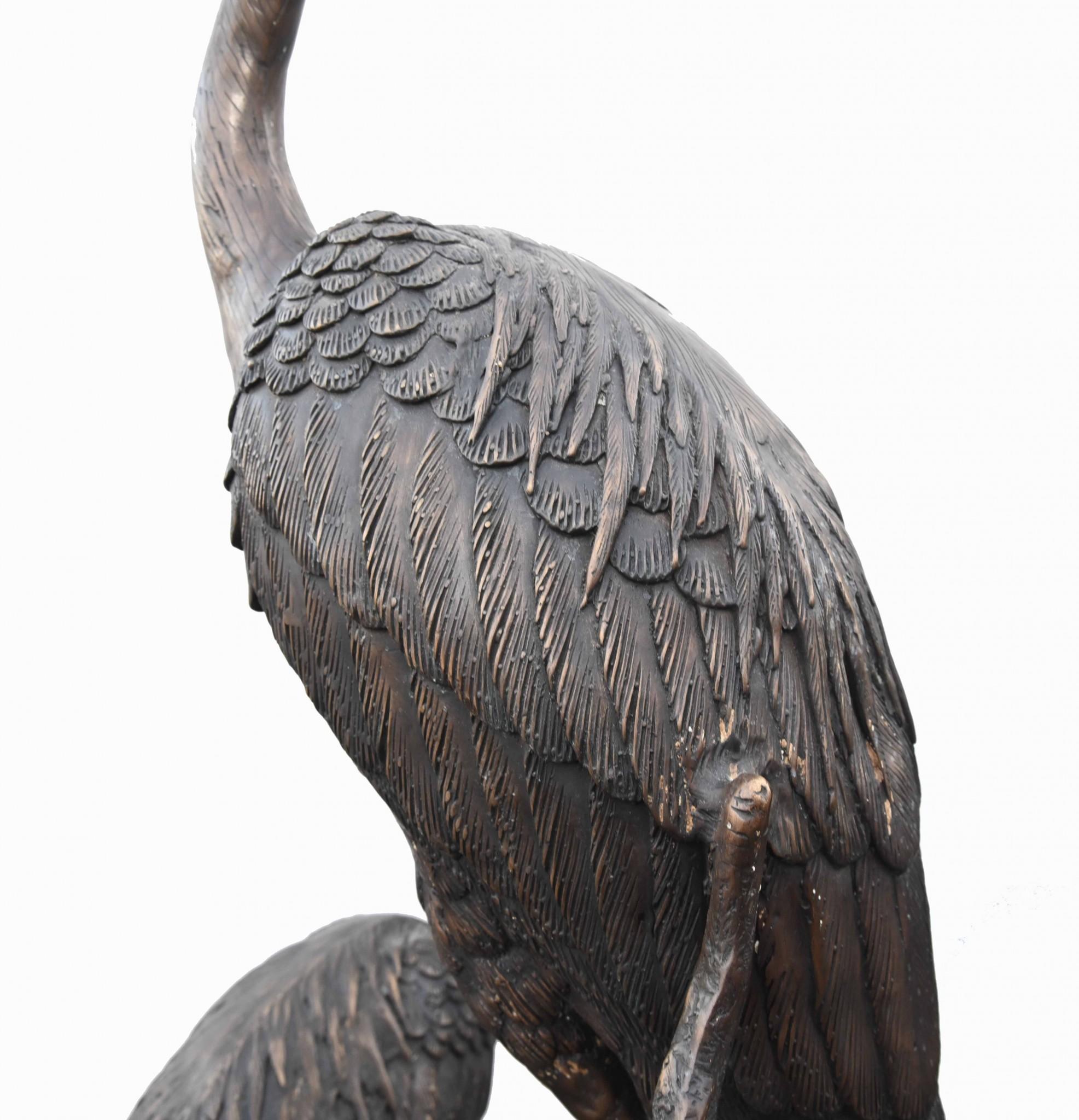 Bronze Paire de statues d'oiseaux de jardin en bronze japonais Heron en vente