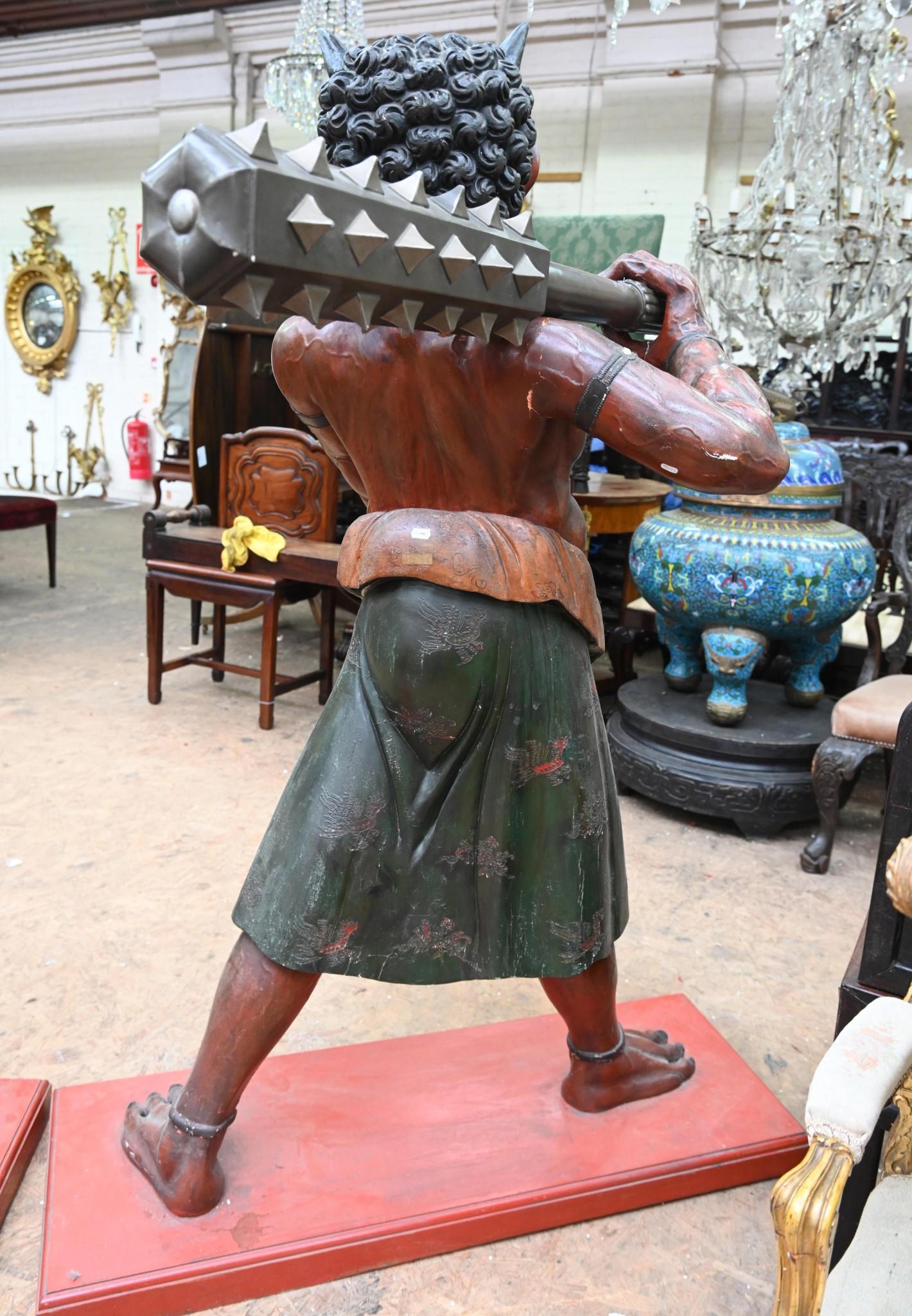 Paire de sculptures japonaises Meiji Oni représentant des démons Bon état - En vente à Potters Bar, GB