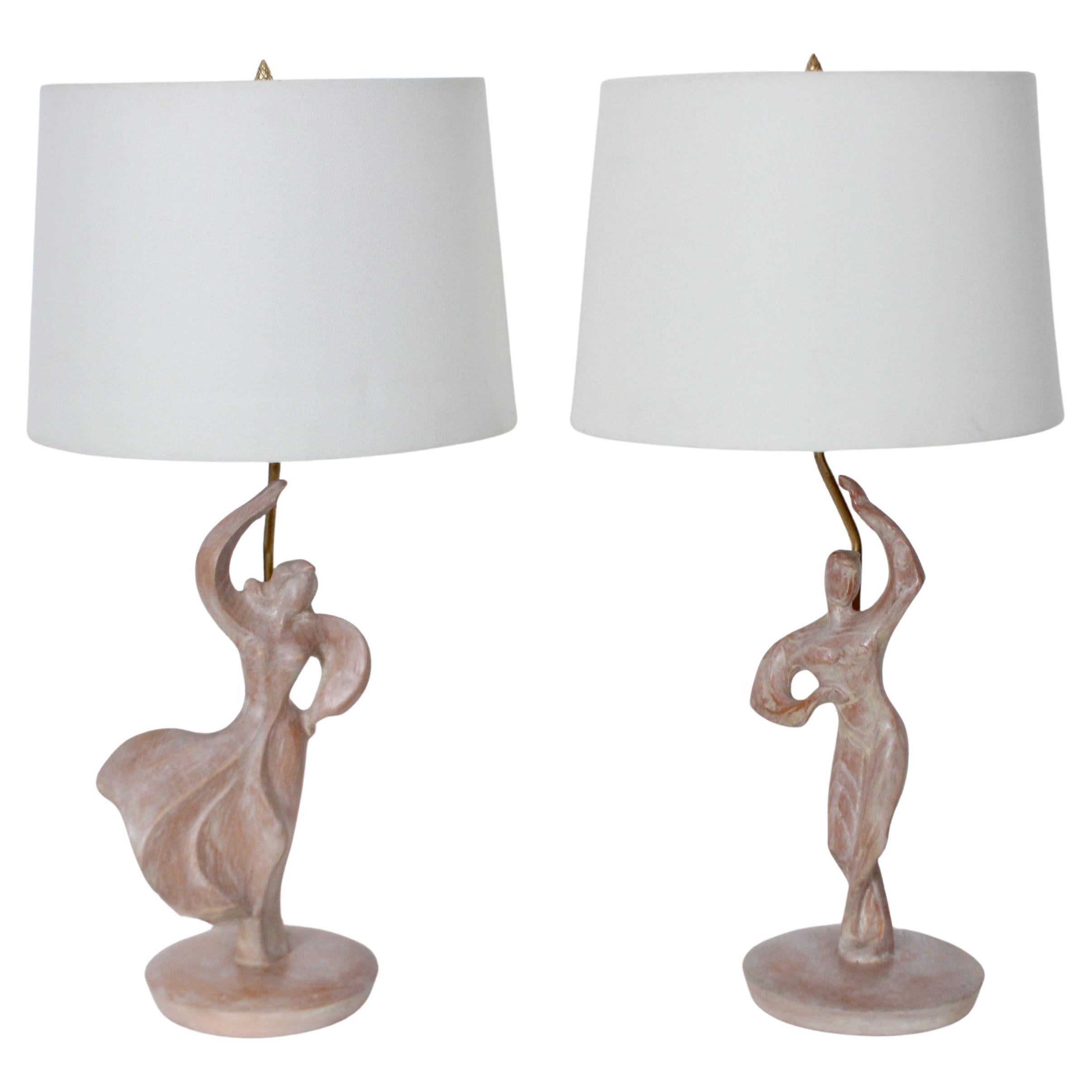 Coppia di lampade da tavolo "Coppia danzante" in legno cerato intagliato di Yasha Heifetz