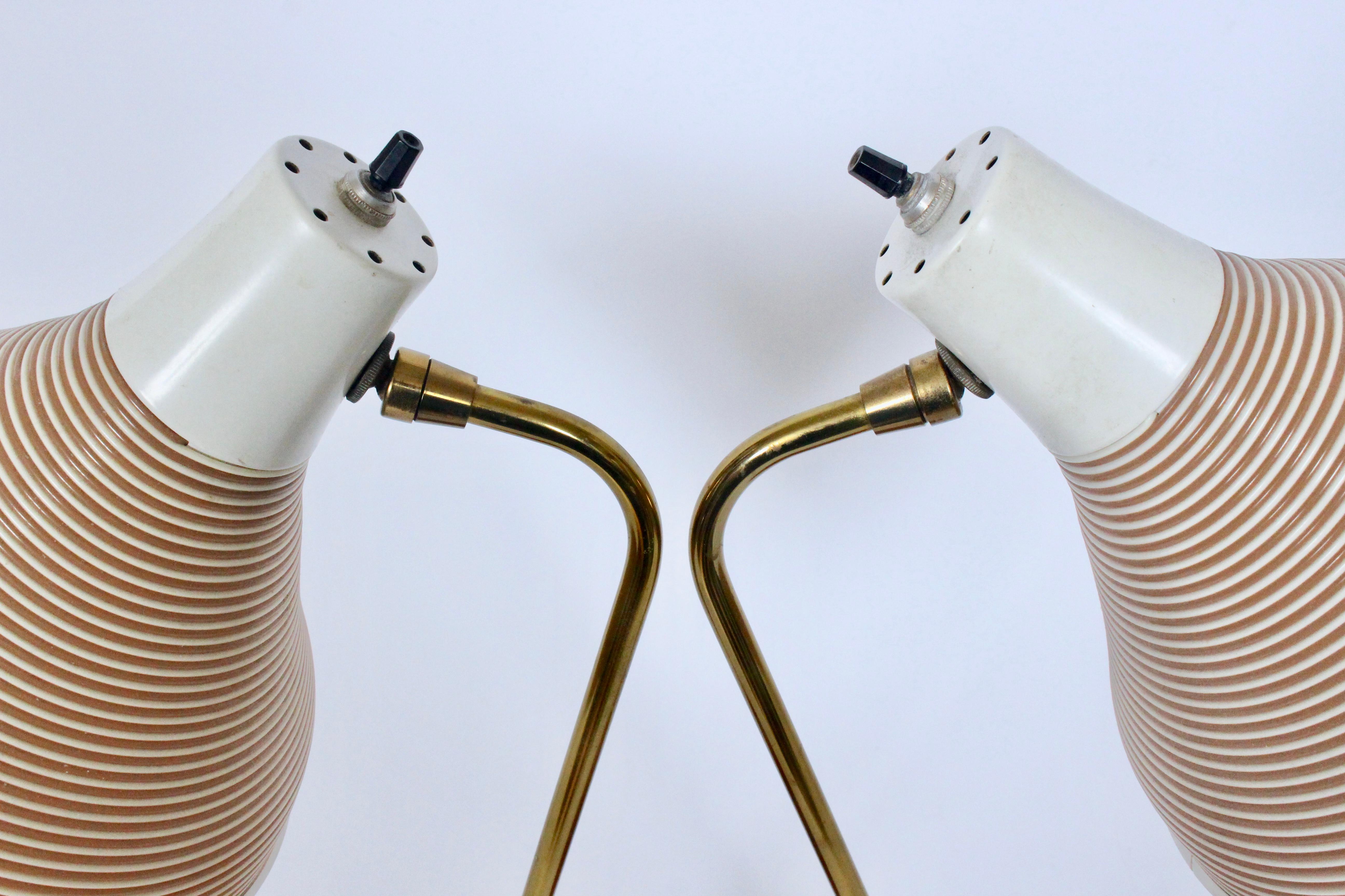 Paire de lampes de bureau Yasha Heifetz réglables en érable avec abat-jour rotatif beige, années 1950 en vente 3