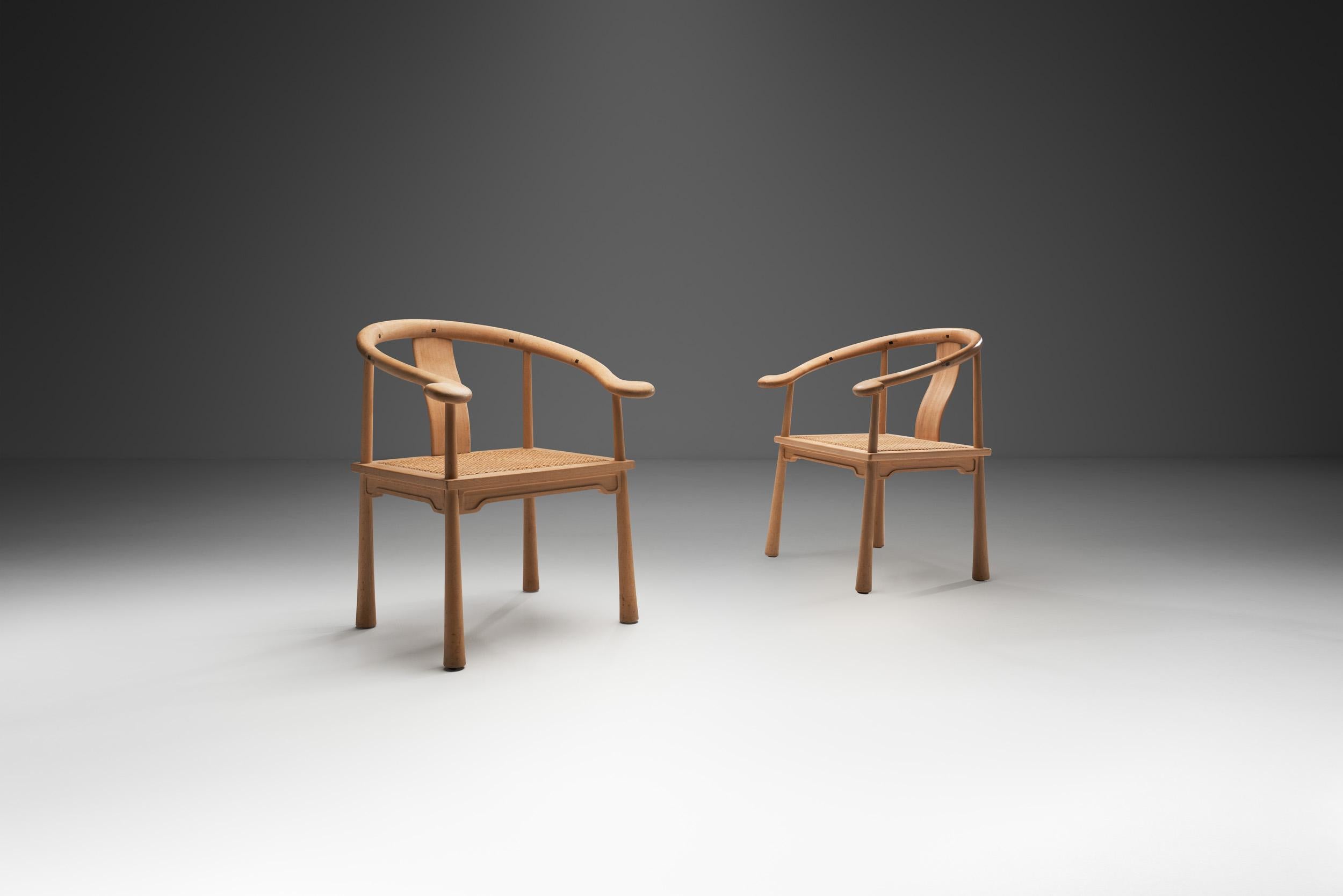 Dieses Stuhlmodell ist reich an dänischem Designerbe und fängt den Geist der Mitte des 20. Jahrhunderts ein, indem es natürliche MATERIALIEN mit dem eleganten, funktionalen Stil dieser Ära kombiniert. Der Stuhl 