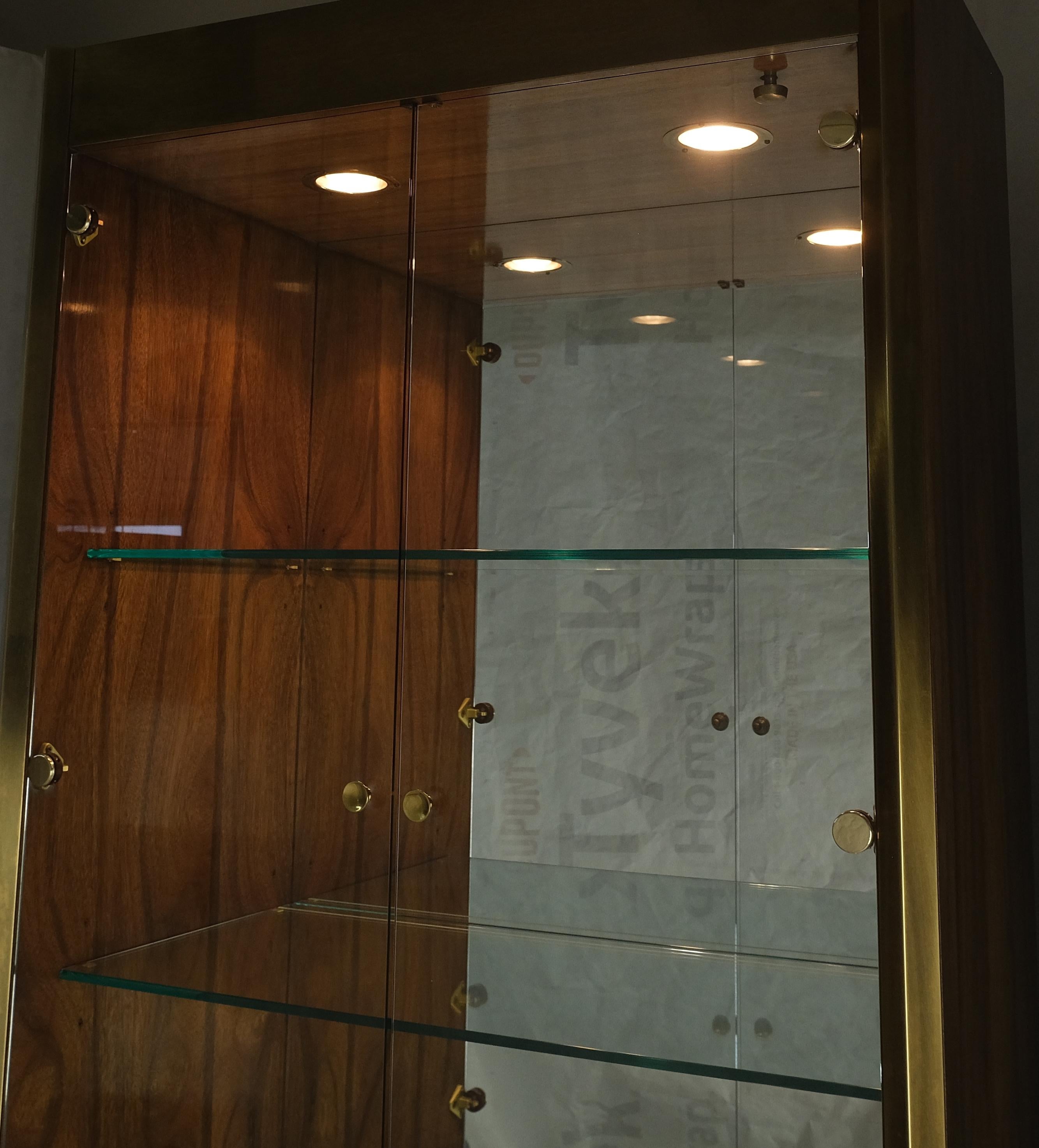 Pair Zebra Wood Brass Glass Showcases Vitrines Shelves Etageres Mastercraft MINT For Sale 6