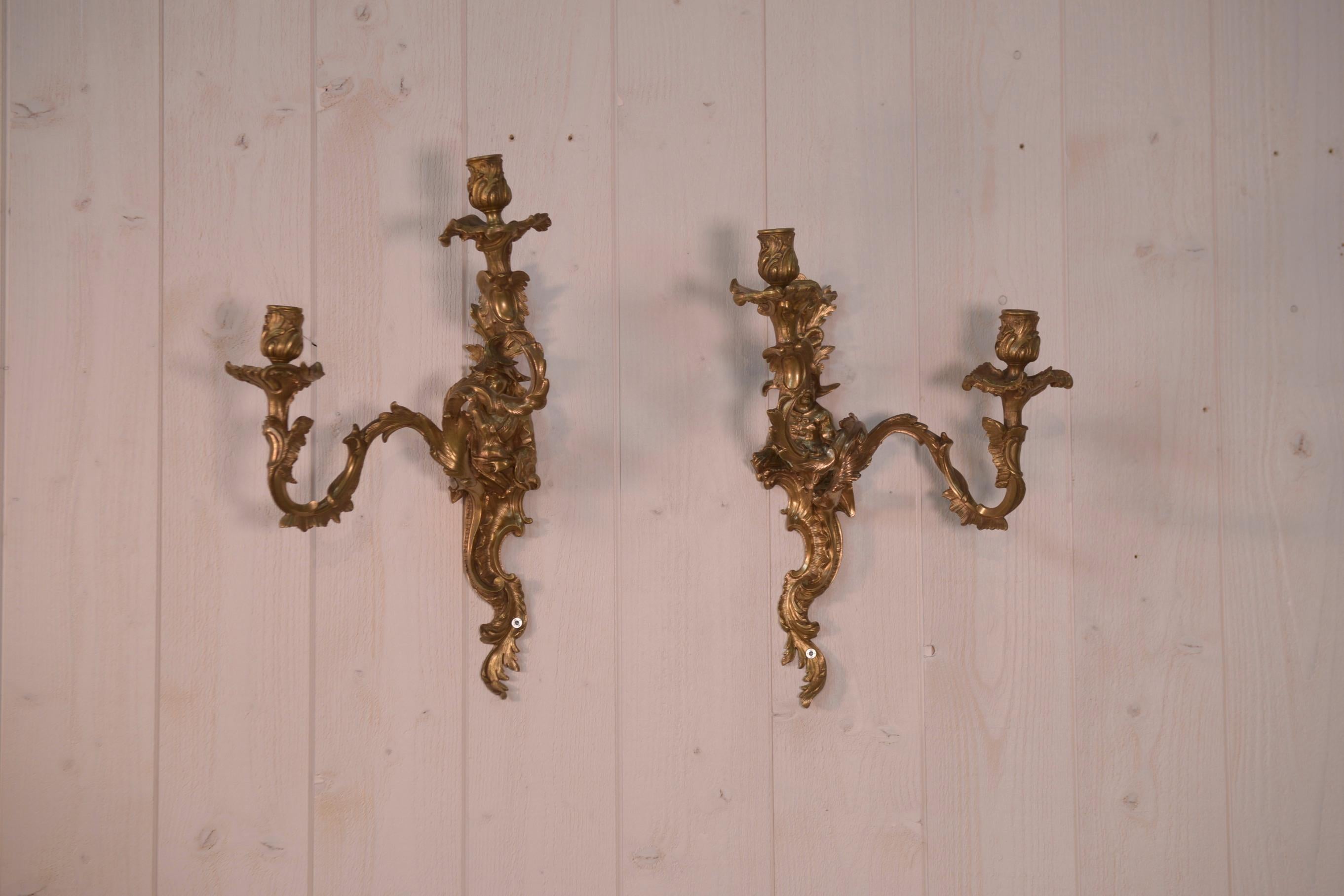Rococò Paire d'appliques en bronze milieu du 18ème siècle in vendita