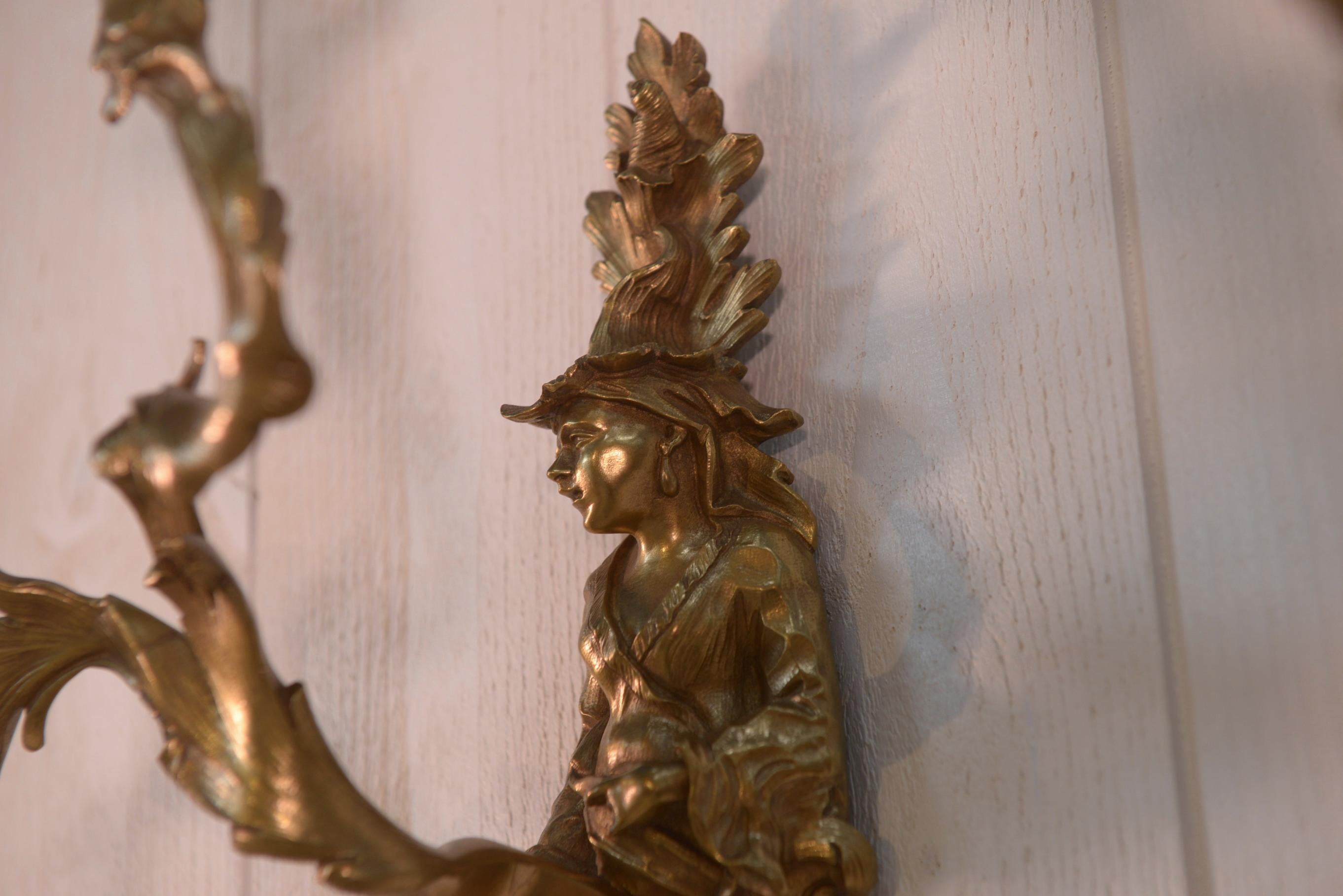Francese Paire d'appliques en bronze milieu du 18ème siècle in vendita