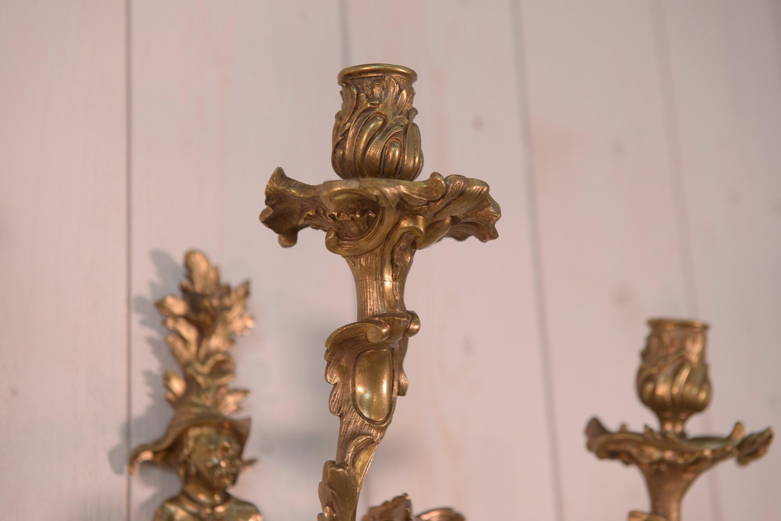 Bronzo Paire d'appliques en bronze milieu du 18ème siècle in vendita