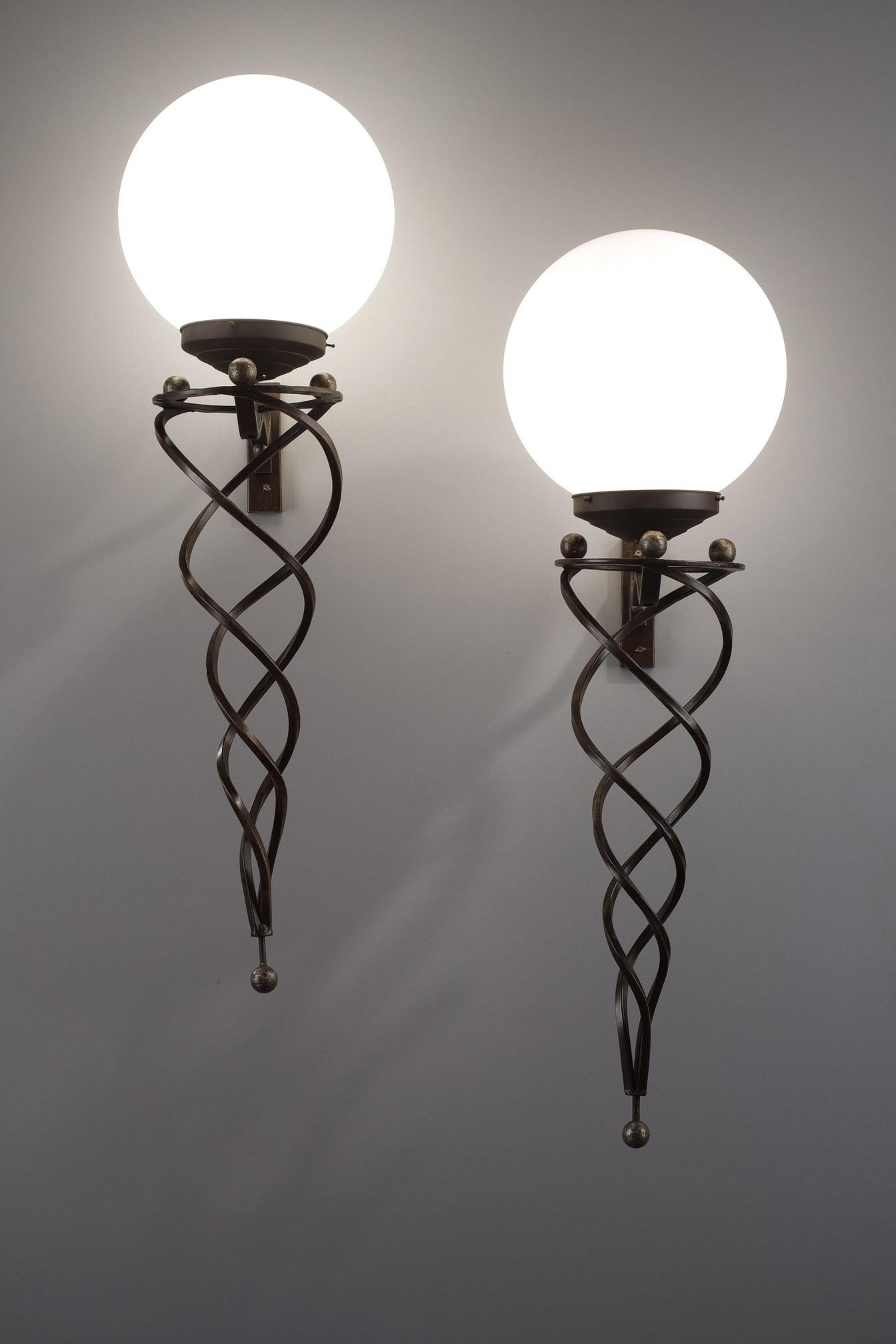 Pair of wrought iron Art Deco sconces For Sale 6