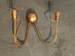 Paire d'appliques en métal doré néoclassique , vers 1960.