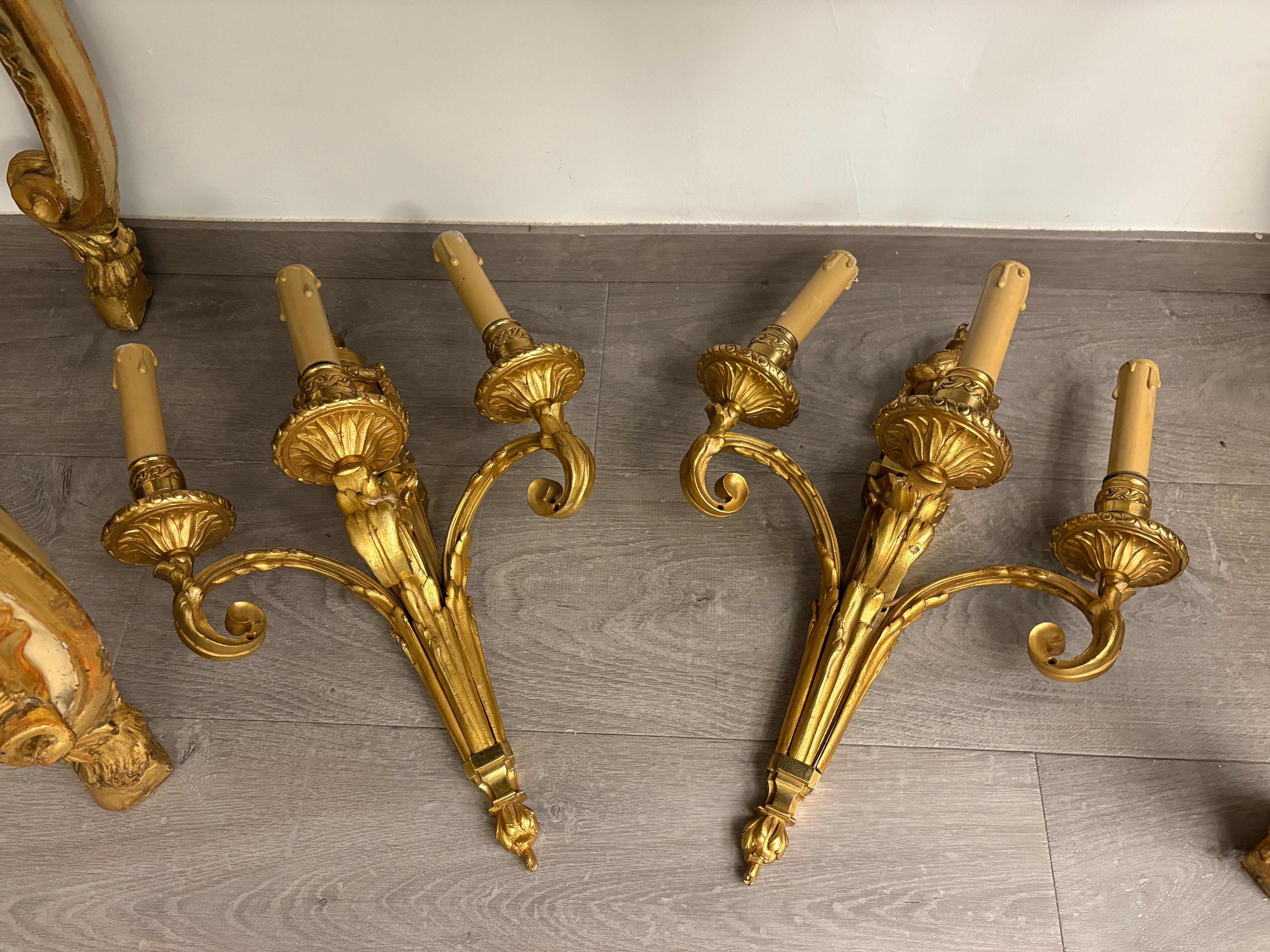 Paire d'appliques à trois bras de lumières en bronze doré (électrifiés)
Napoleon III