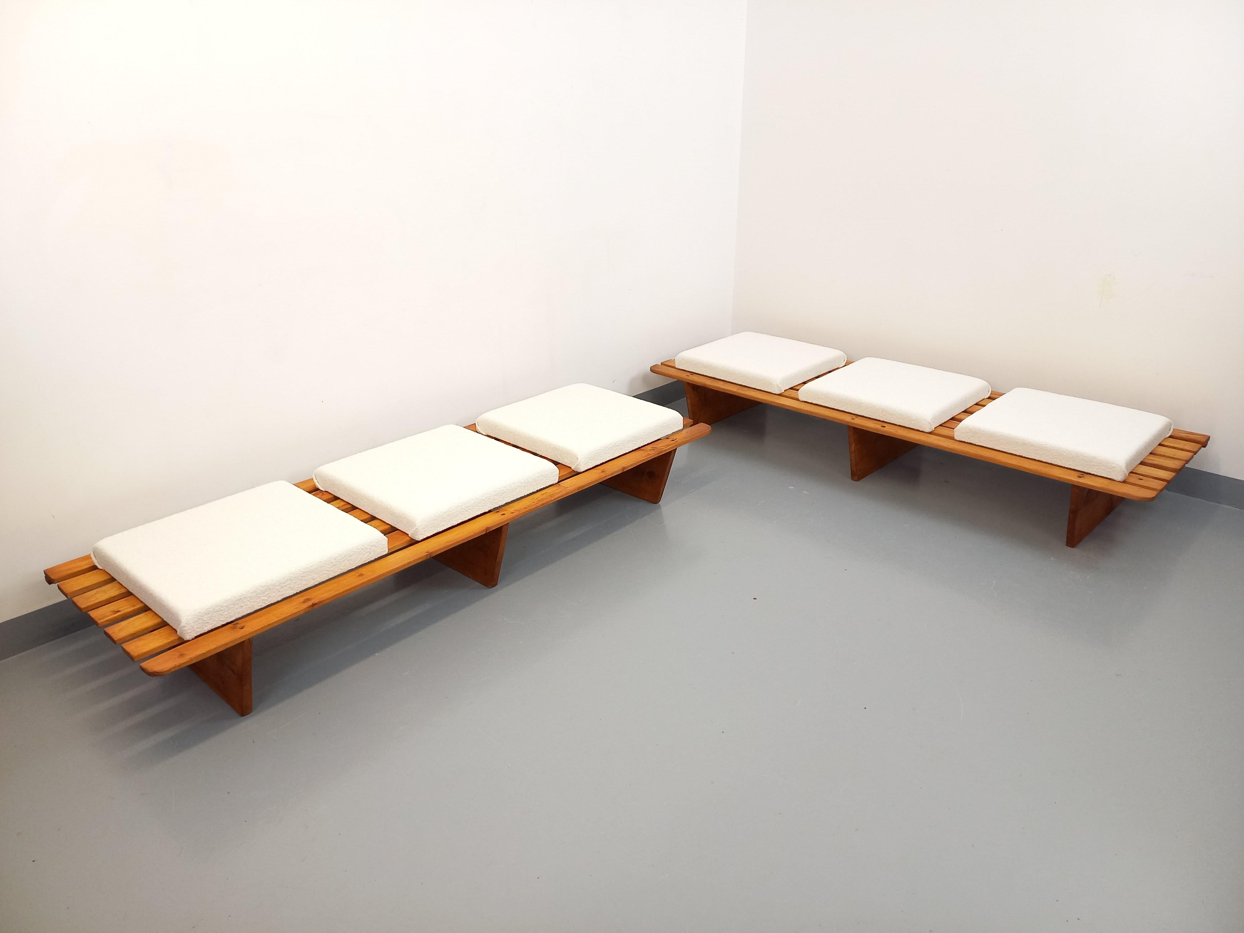 Mid-Century moderno Coppia di banquette stile Tokyo di Charlotte Perriand vintage in spillo e tessuto in vendita