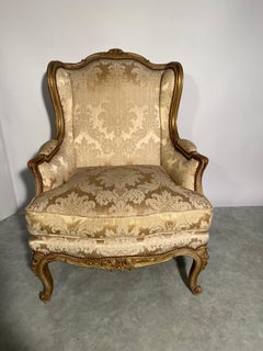 Paire de bergères en bois moulé et sculptées de fleurs, style XV, France