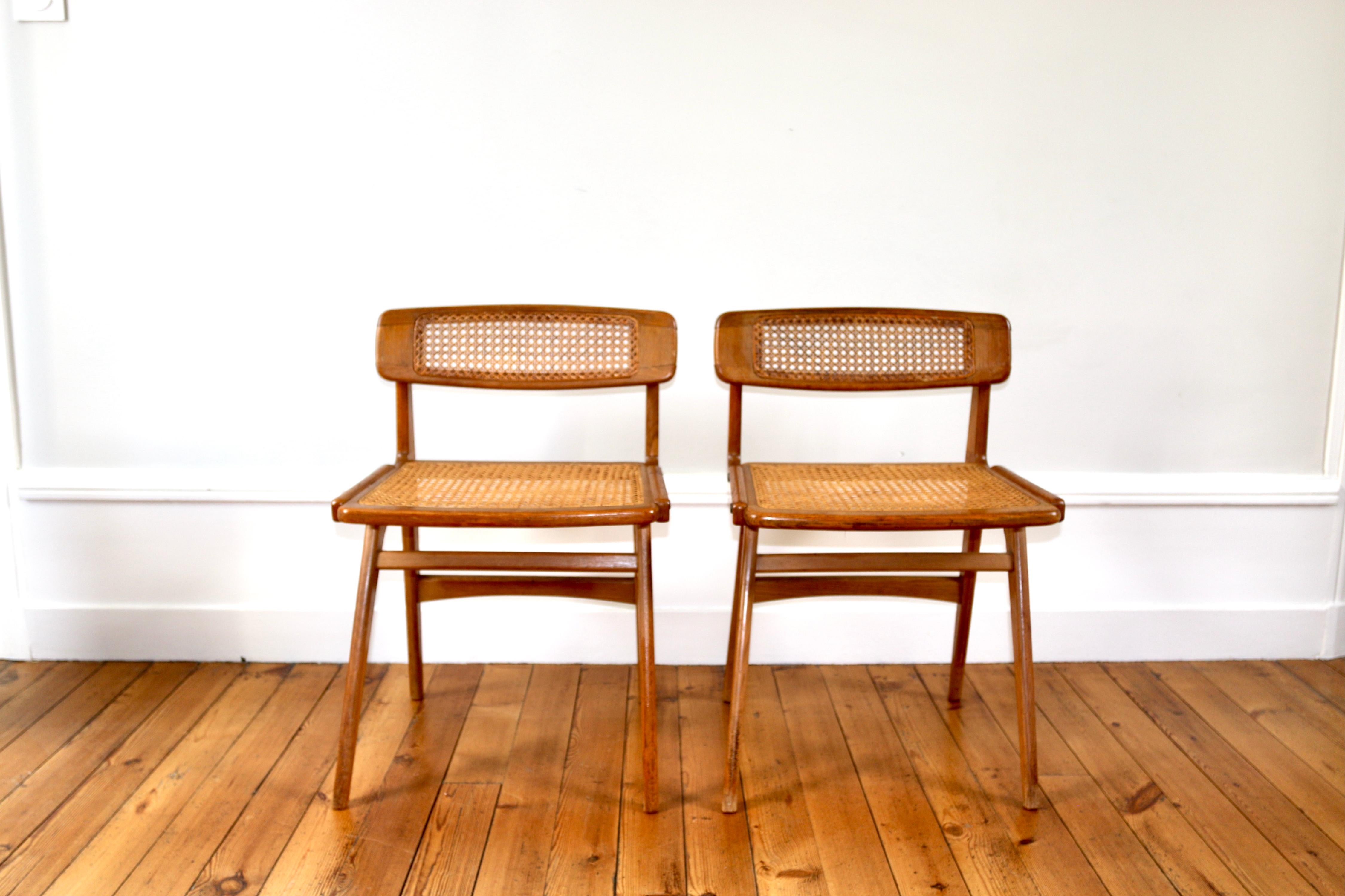 Rare paire de chaises Roger Landault en chêne et cannage
en excellent état vintage
