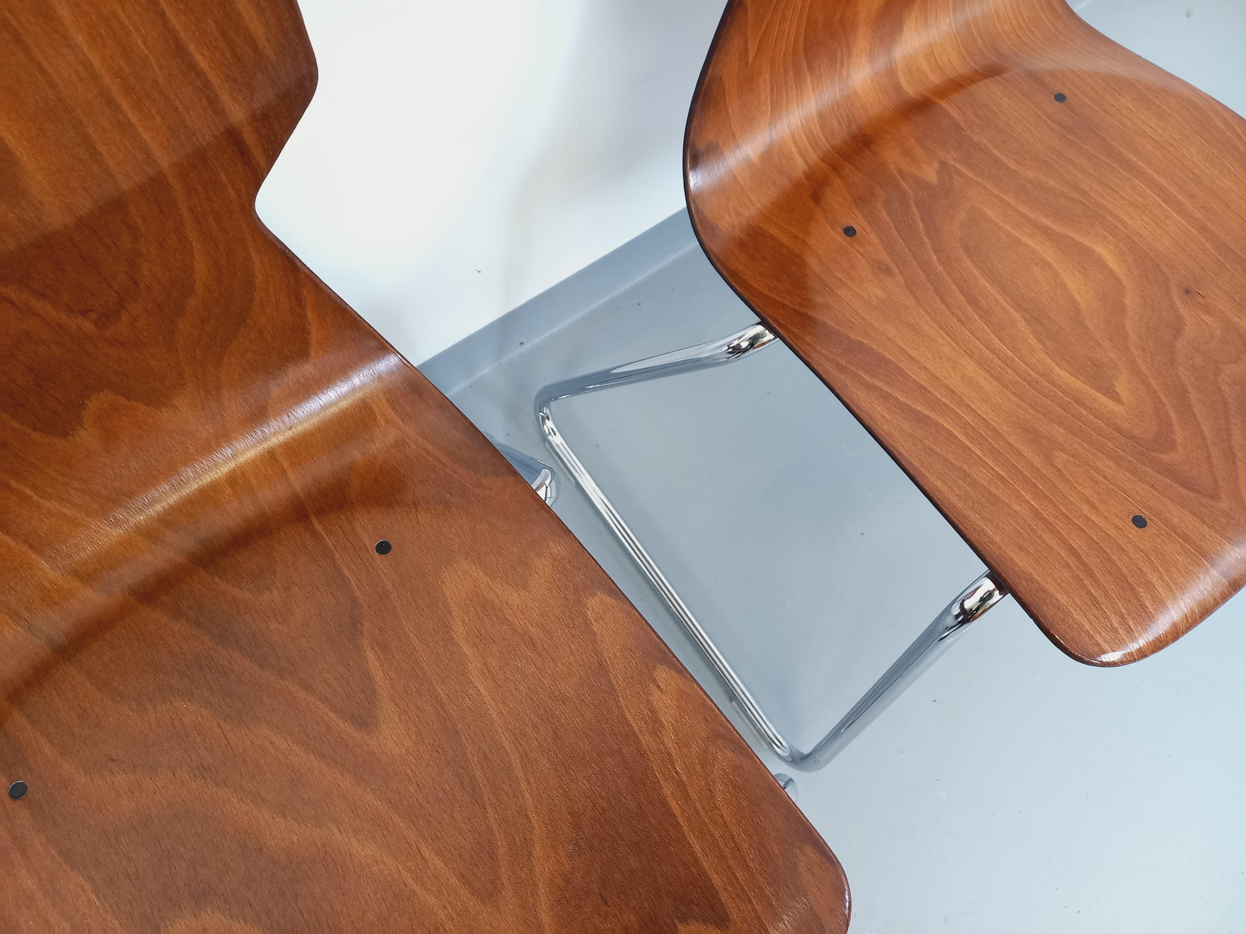 Suite de 2 chaises vintage des années 60, de marque ouest allemande Casala Obo-Formsitz (estampille présente), superbe design similaire au style Pagholz, également dans le style des chaises de Arne Jacobsen pour Fritz Hansen, assises et dossiers en