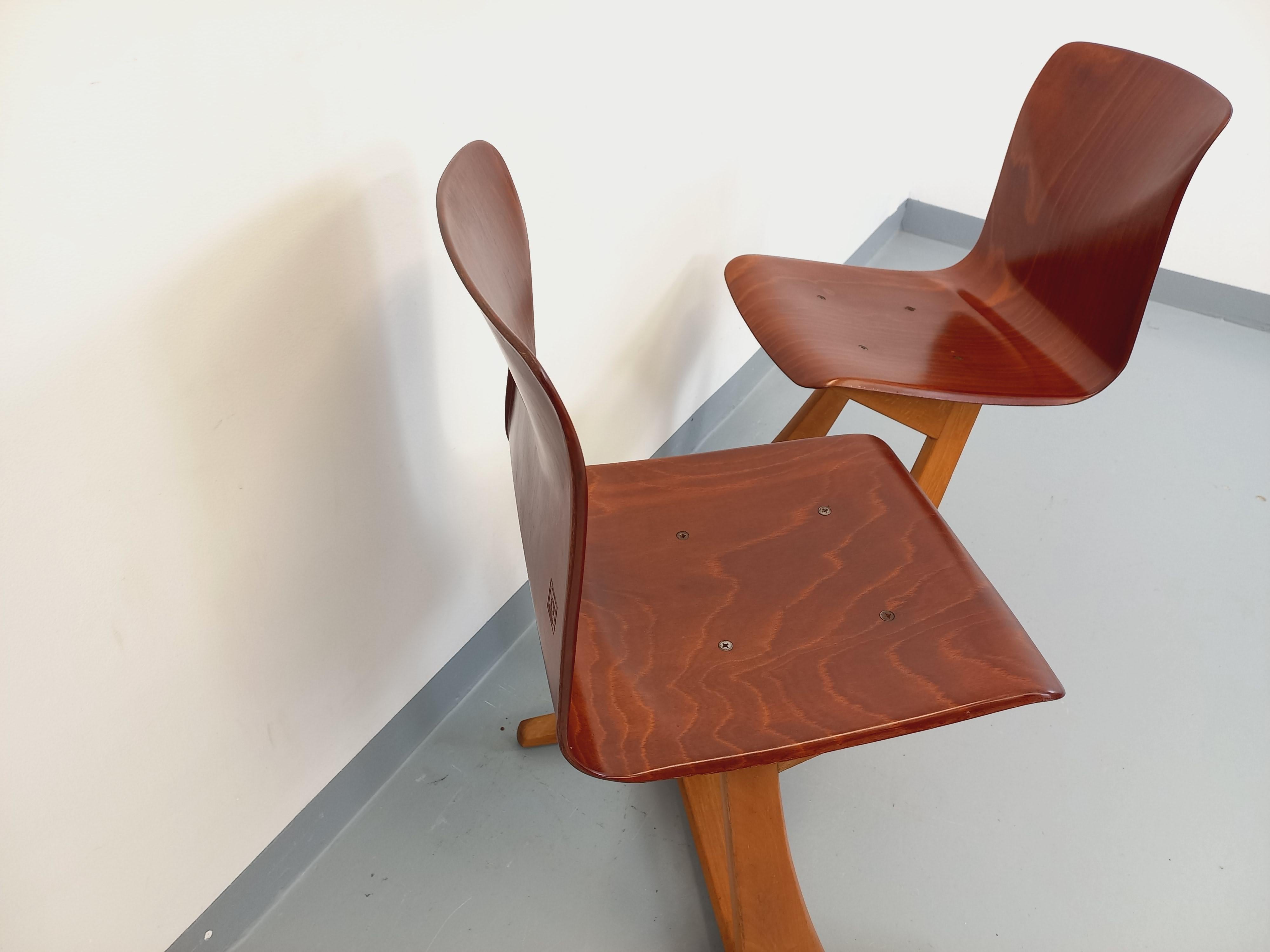 Coppia di chaises design vintage ASS Schulmöbel Pagholz Thur-Op-Seat en bois cour 8