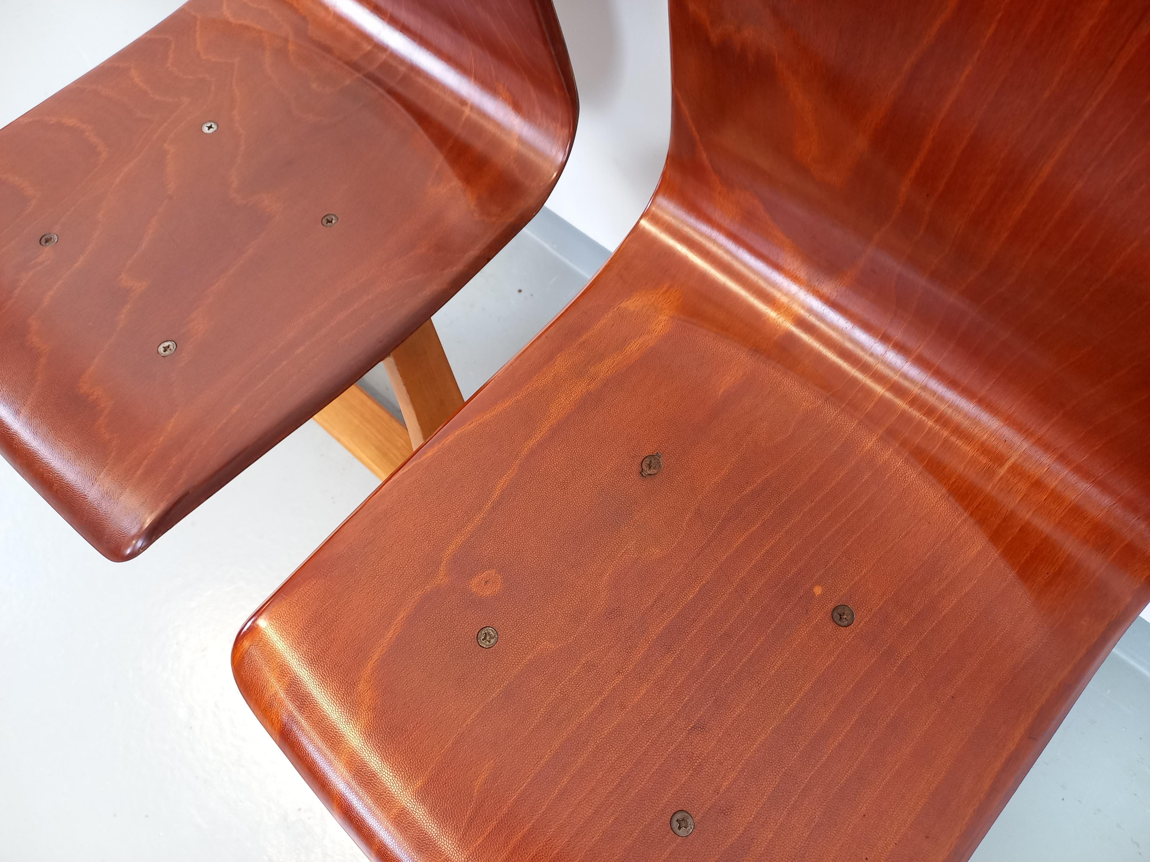 Suite di 2 sedie a sdraio vintage degli anni '60, del marchio ouest allemande ASS Schulmöbel Pagholz West-Germany Thur-Op-Seat (estampilles présentes), sedili e dossier in bois courbé Pagwood, pieds luge en hêtre, design superbo, raro, très bon état