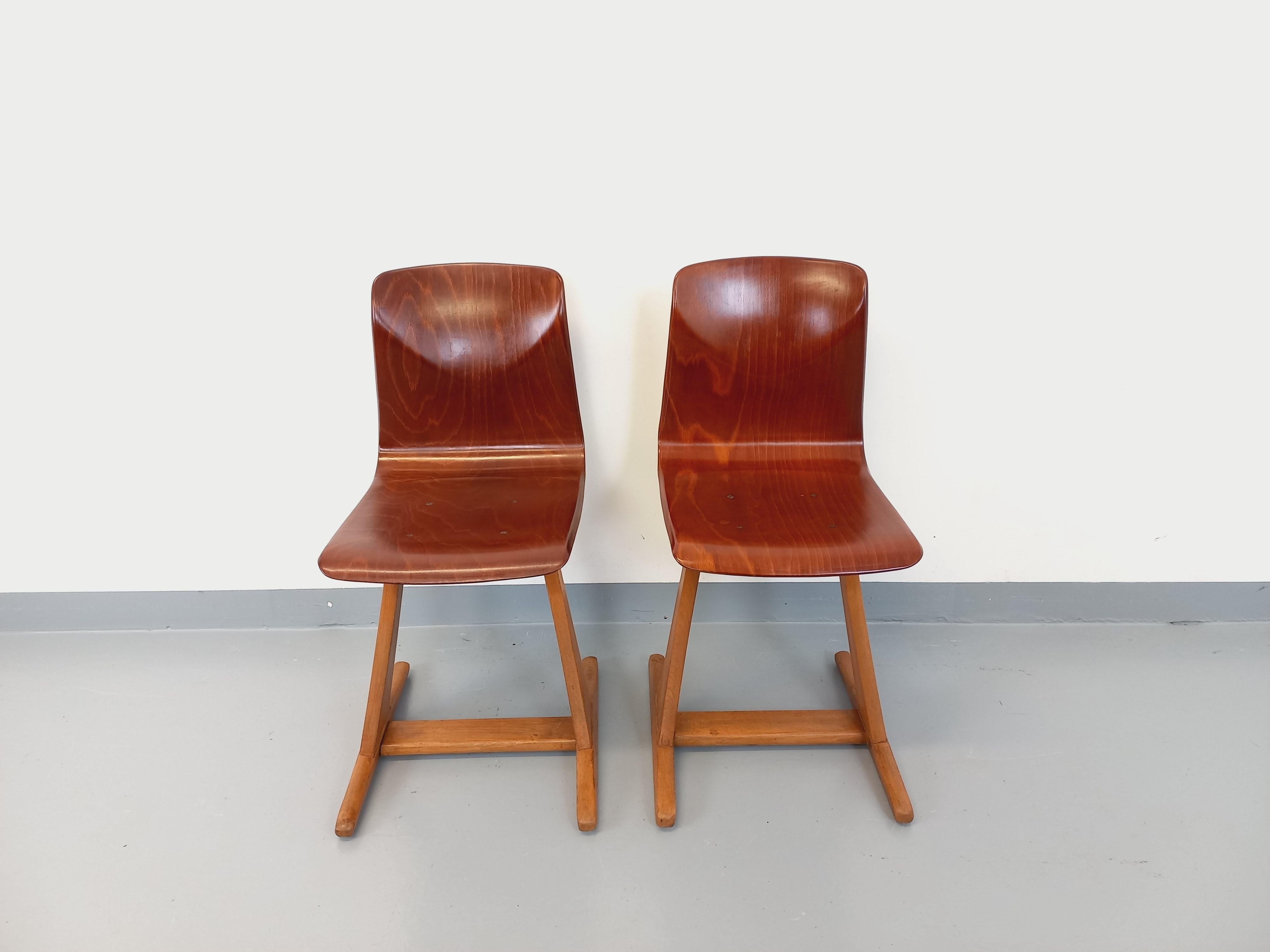 Coppia di chaises design vintage ASS Schulmöbel Pagholz Thur-Op-Seat en bois cour 13
