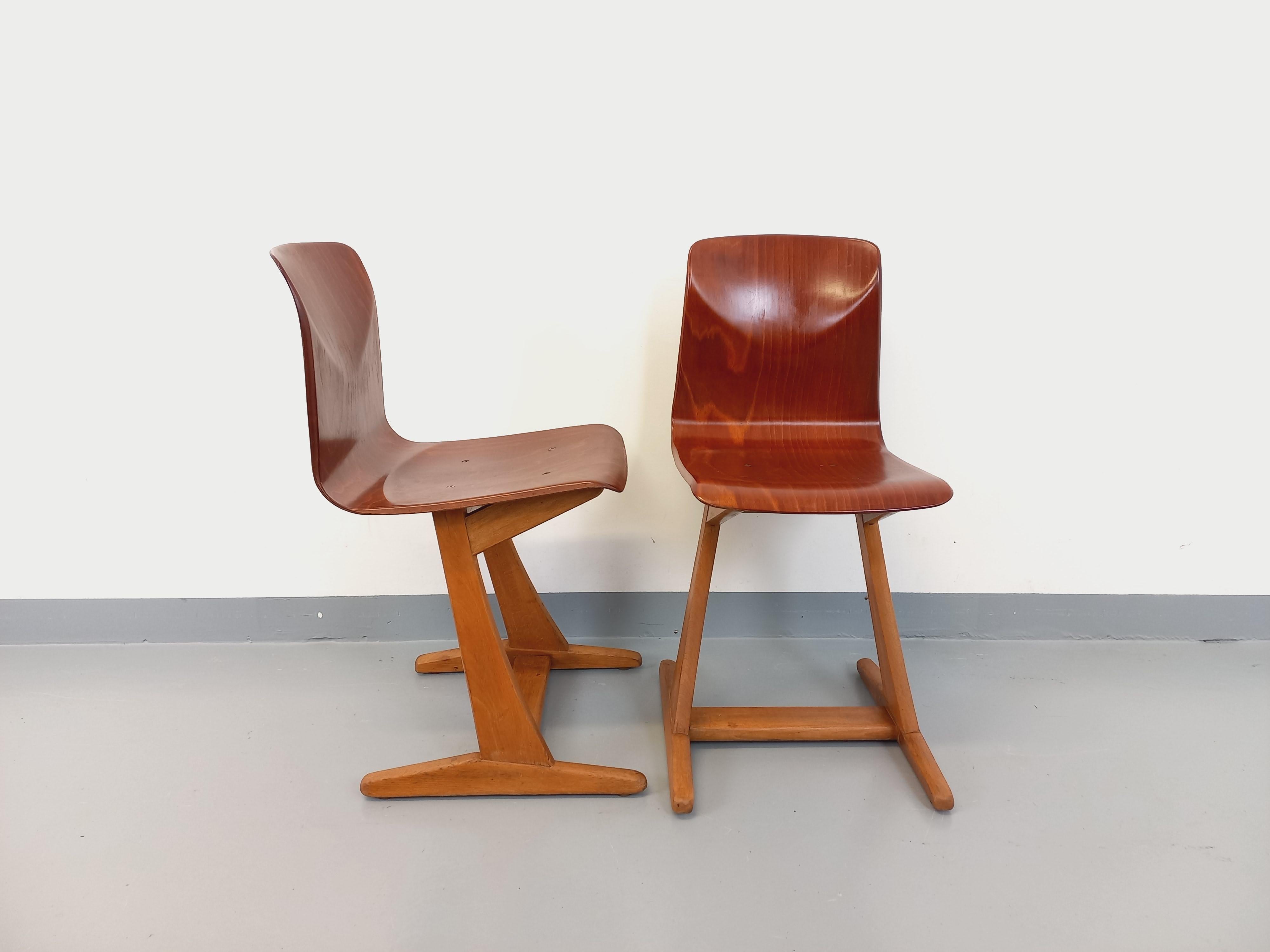 Metallo Coppia di chaises design vintage ASS Schulmöbel Pagholz Thur-Op-Seat en bois cour