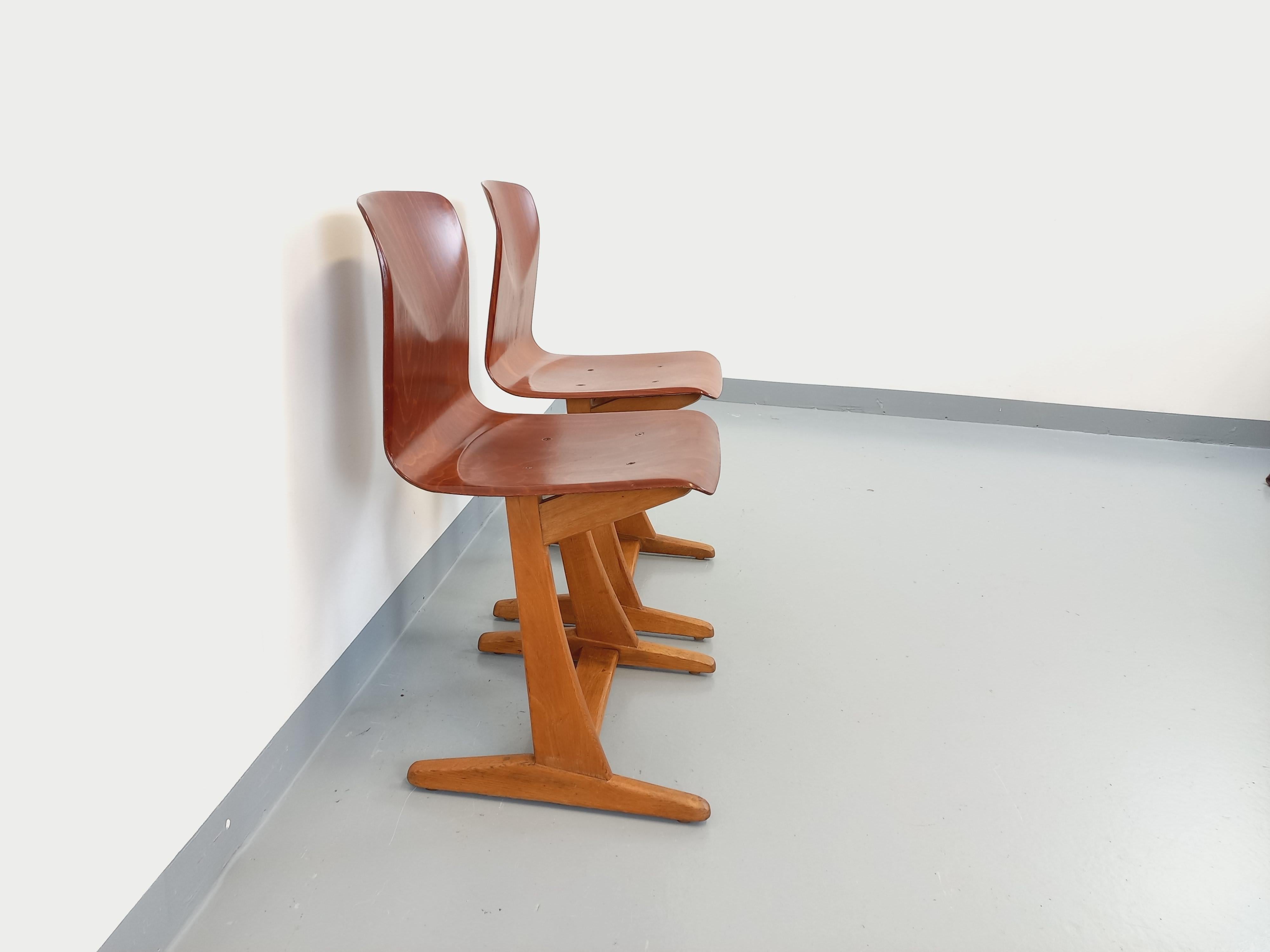 Coppia di chaises design vintage ASS Schulmöbel Pagholz Thur-Op-Seat en bois cour 1