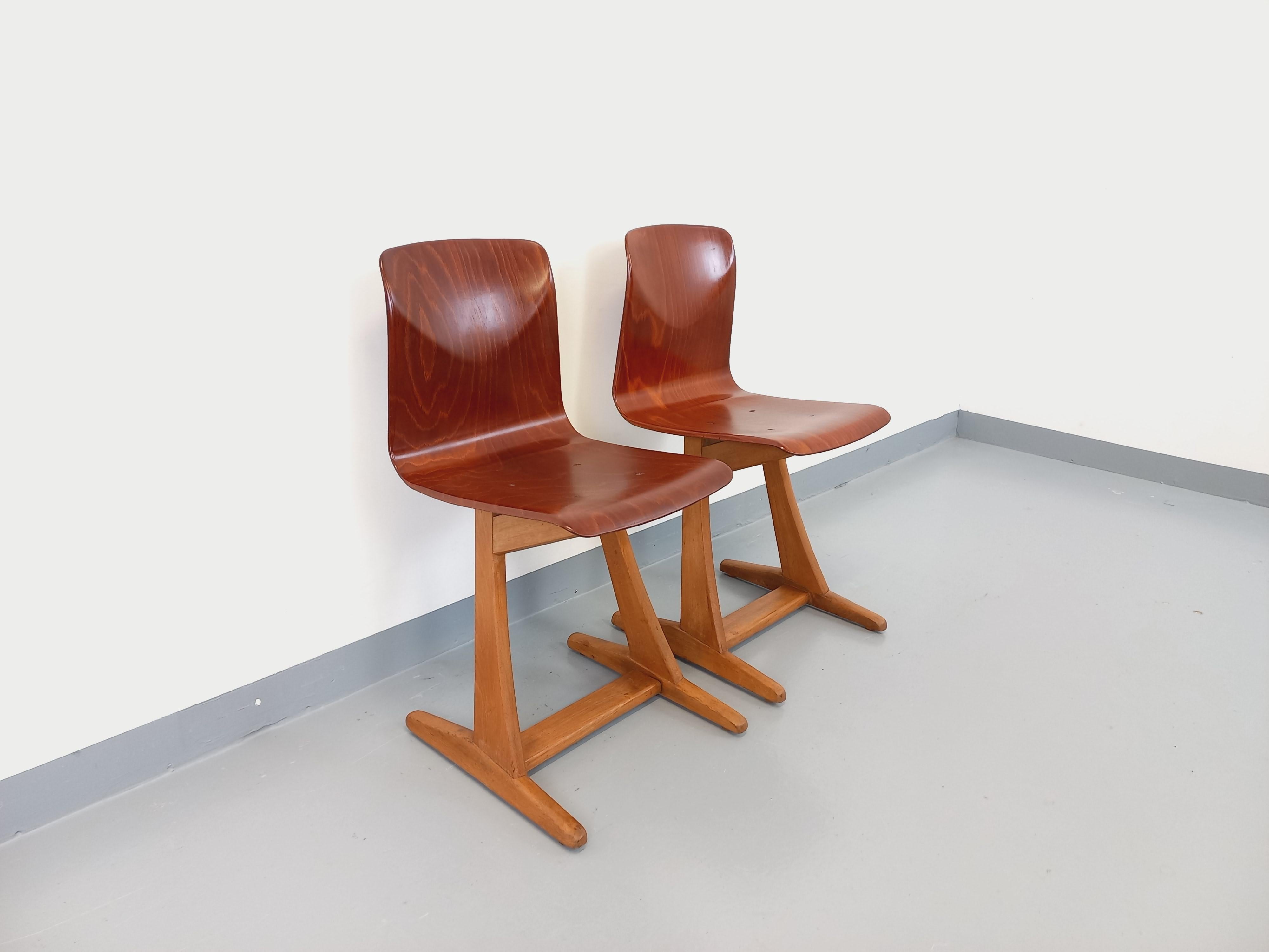 Coppia di chaises design vintage ASS Schulmöbel Pagholz Thur-Op-Seat en bois cour 2