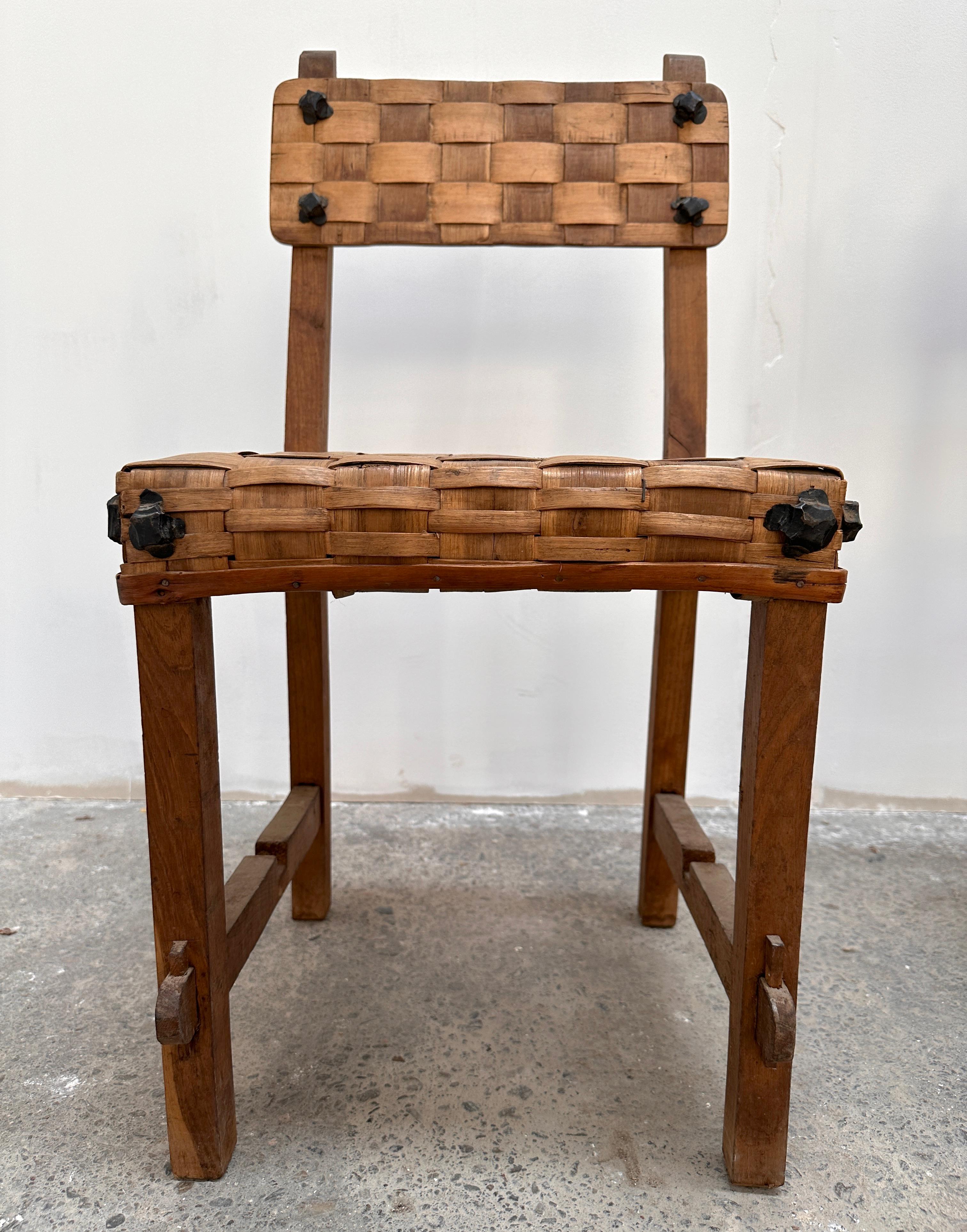 Paire de chaises en bois, circa 1930 4