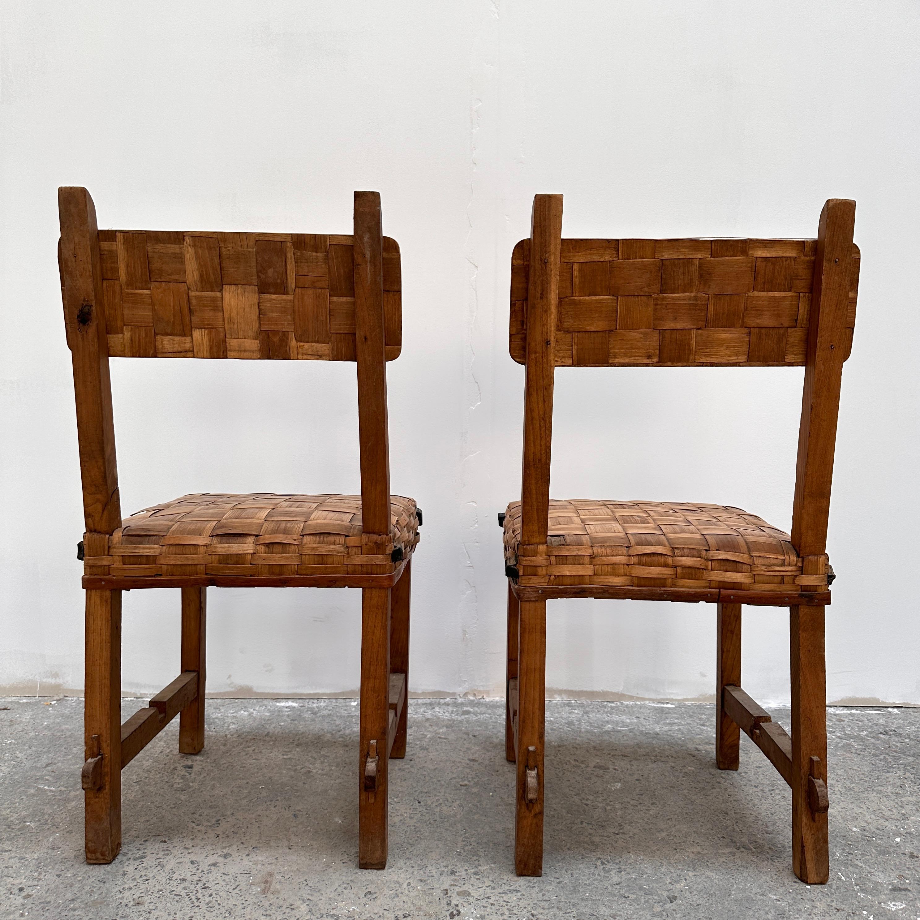 Paire de chaises en bois, circa 1930 In Fair Condition In PARIS, FR