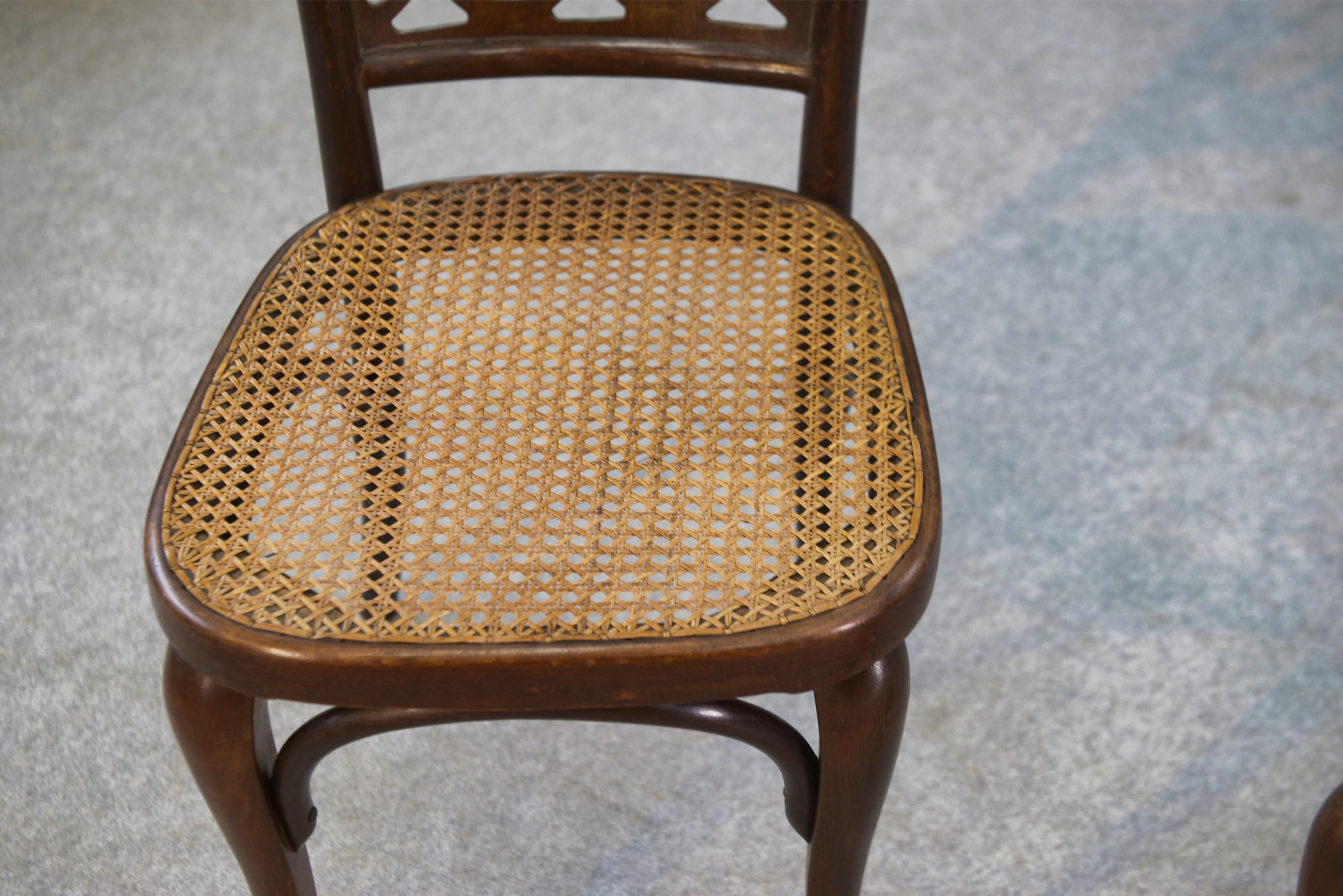 Paire de chaises en bois de hêtre courbé Art nouveau attribué à Koloman Moser In Good Condition For Sale In TOURCOING, FR