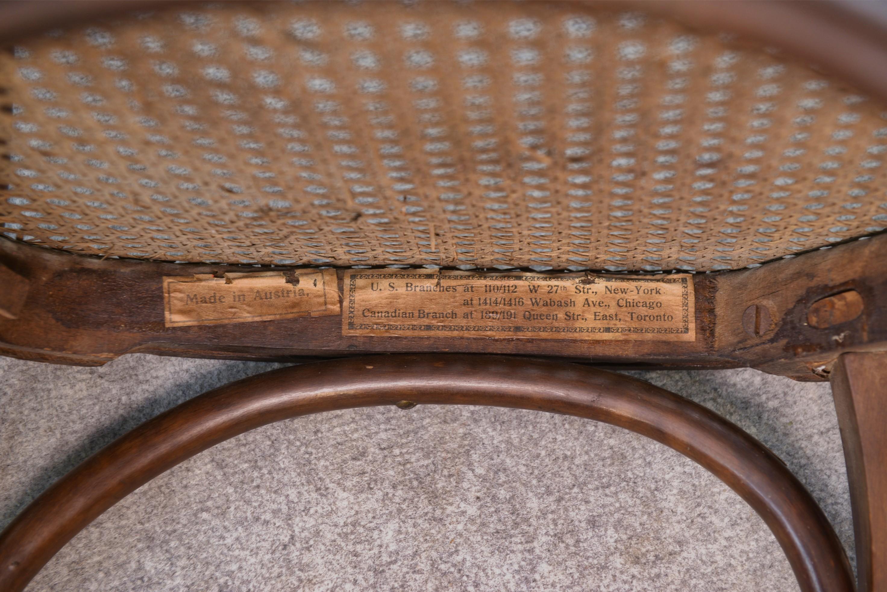 Early 20th Century Paire de chaises en bois de hêtre courbé Art nouveau attribué à Koloman Moser For Sale