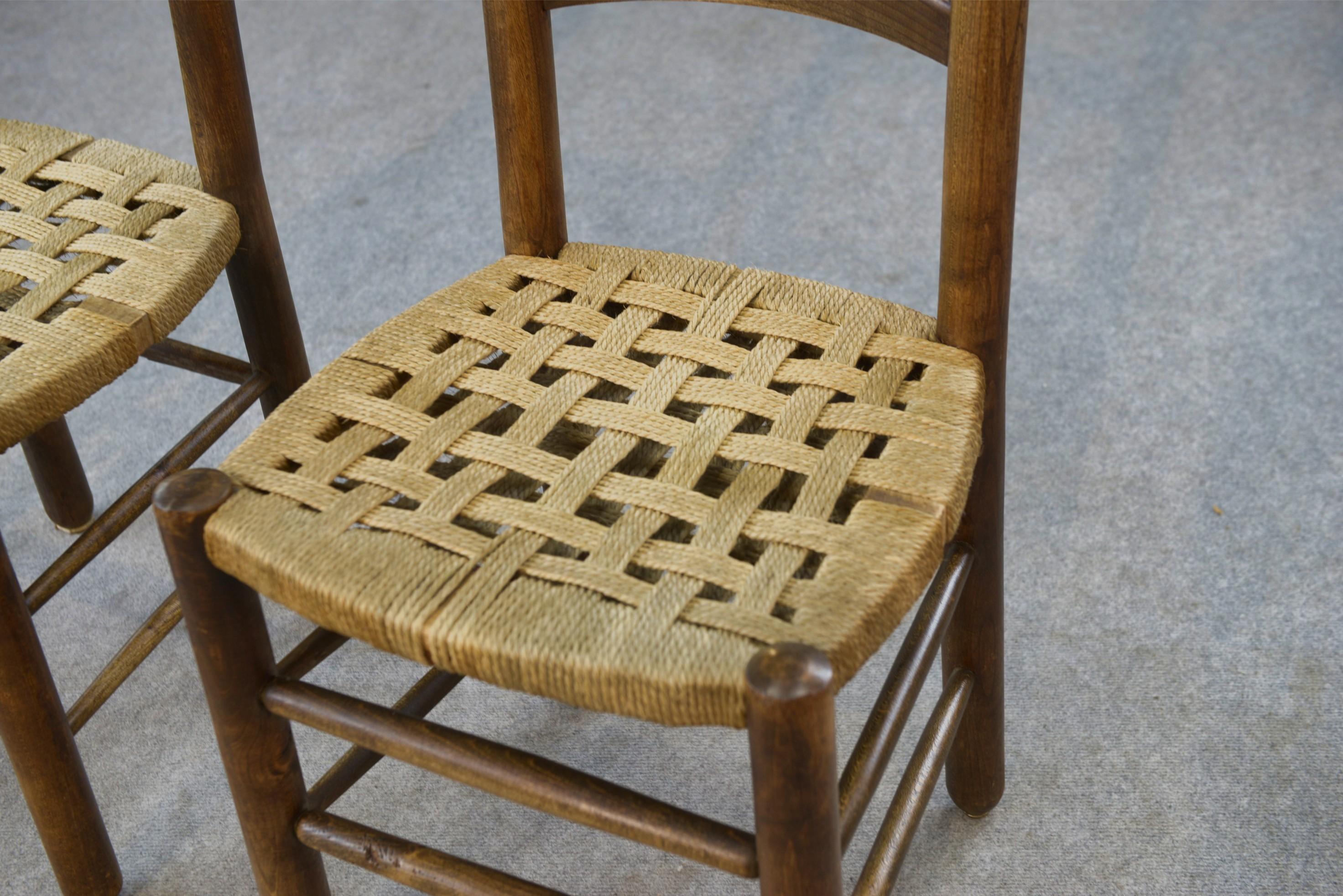 Par de chaises en hêtre et assises en cordage dans le goût de Charles Dudouyt en venta 4