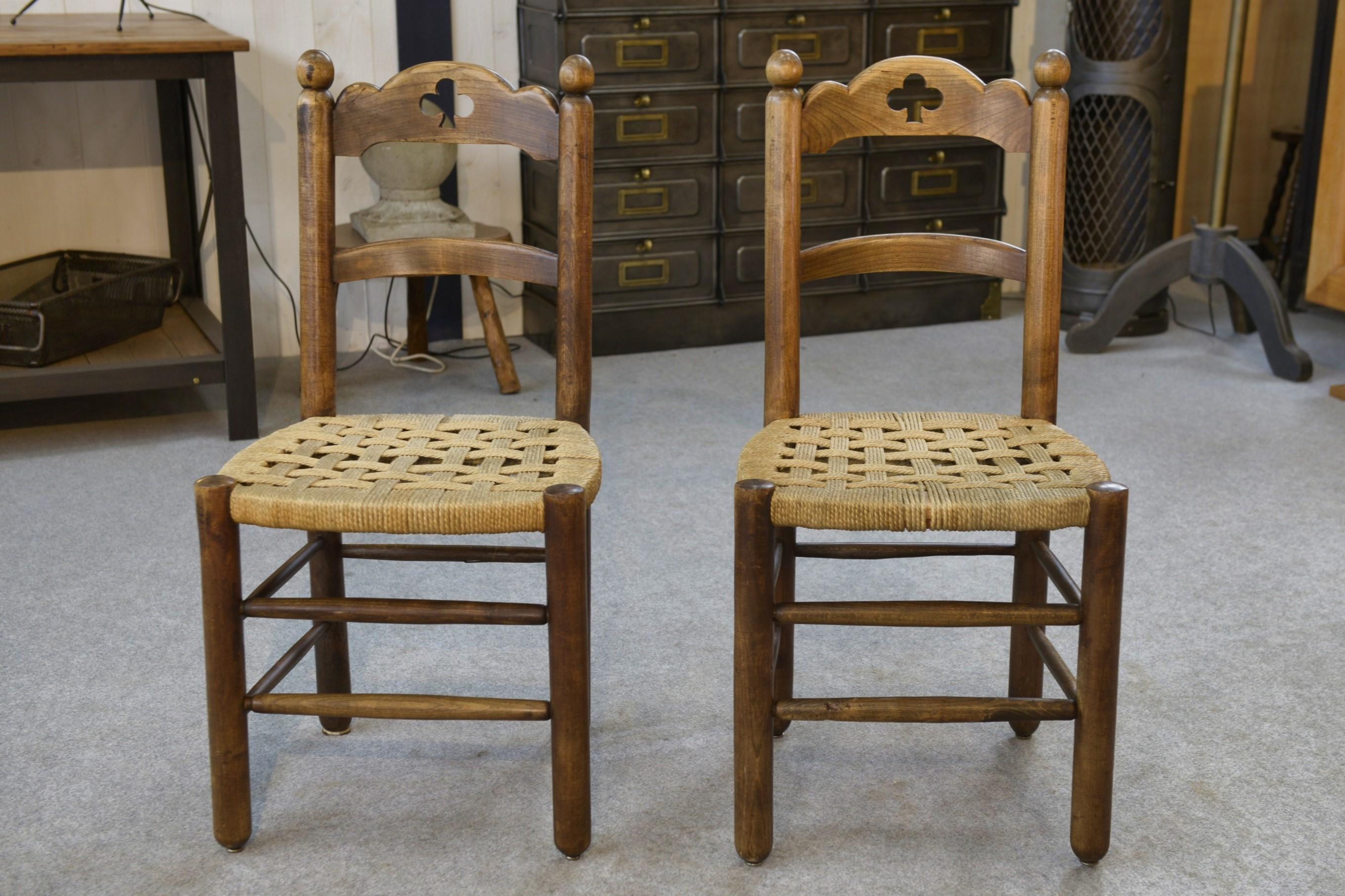 Par de chaises en hêtre et assises en cordage dans le goût de Charles Dudouyt Años 50