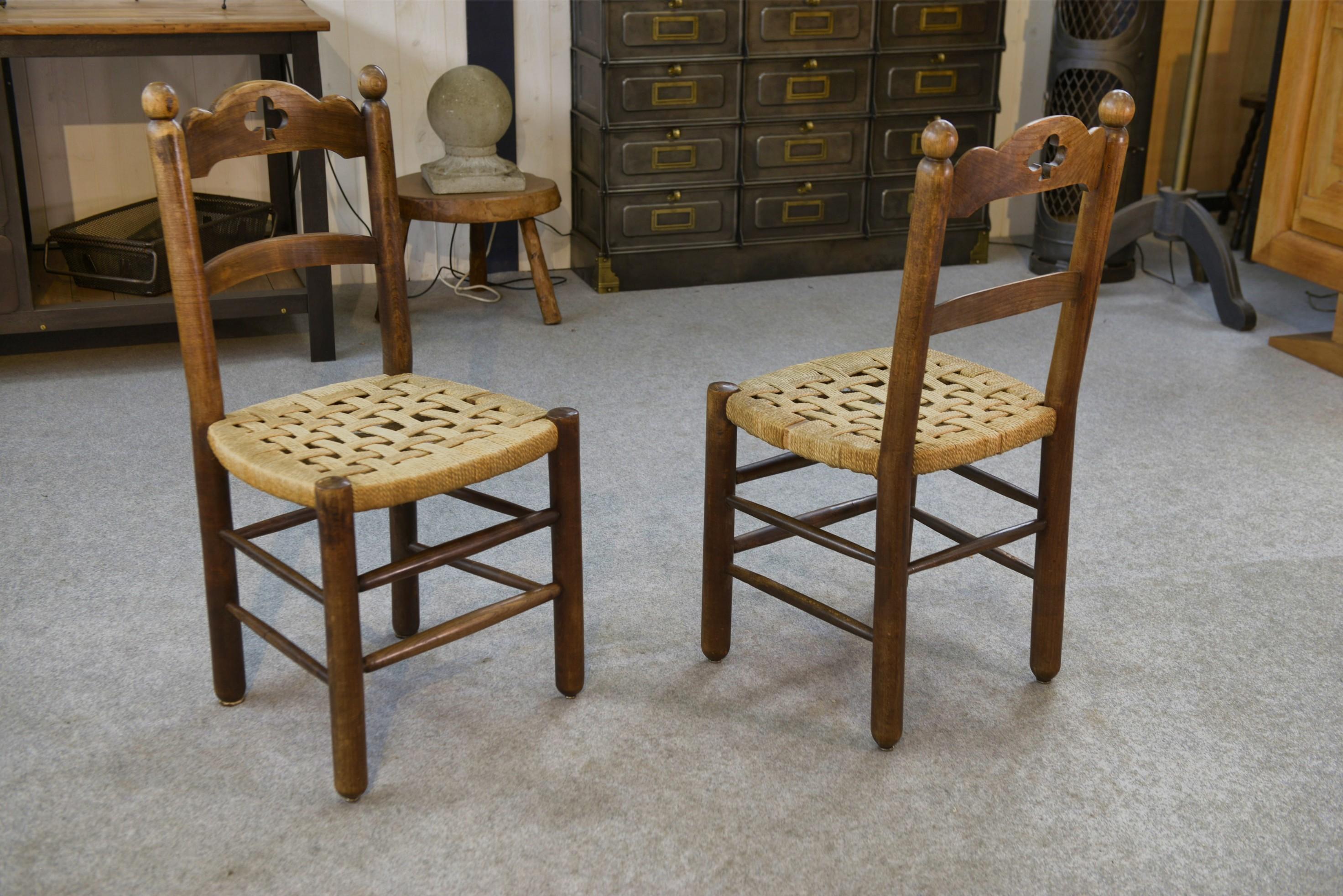 Par de chaises en hêtre et assises en cordage dans le goût de Charles Dudouyt en venta 2