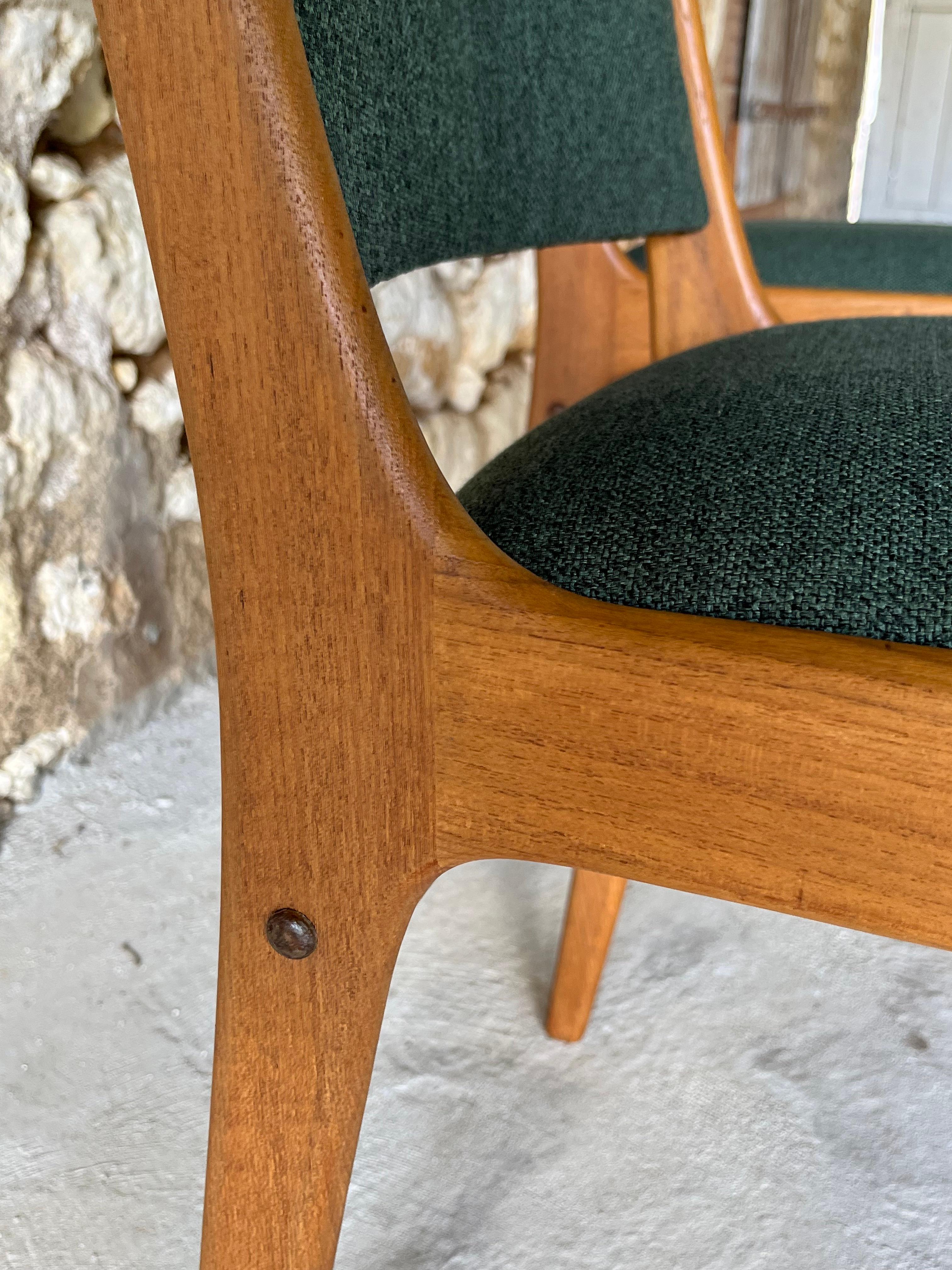 Chaise Scandinave Design Johannes Andersen Pour Uldum Møbelfabrik, Teck Et Similicuir