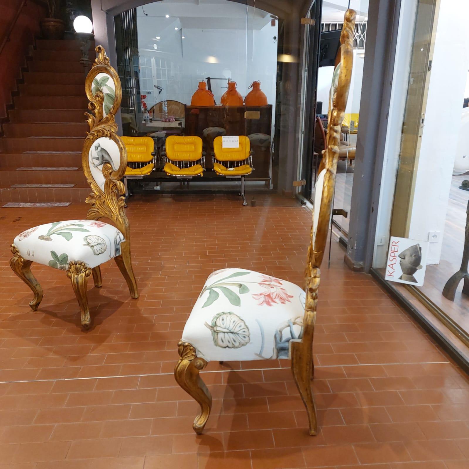 Paire de chaises Rococo en bois doré 11