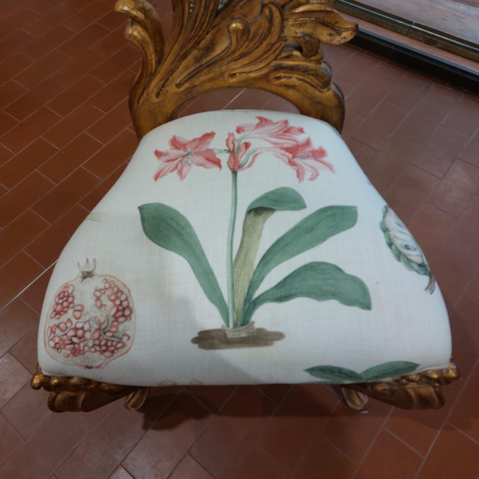 Paire de chaises Rococo en bois doré 12
