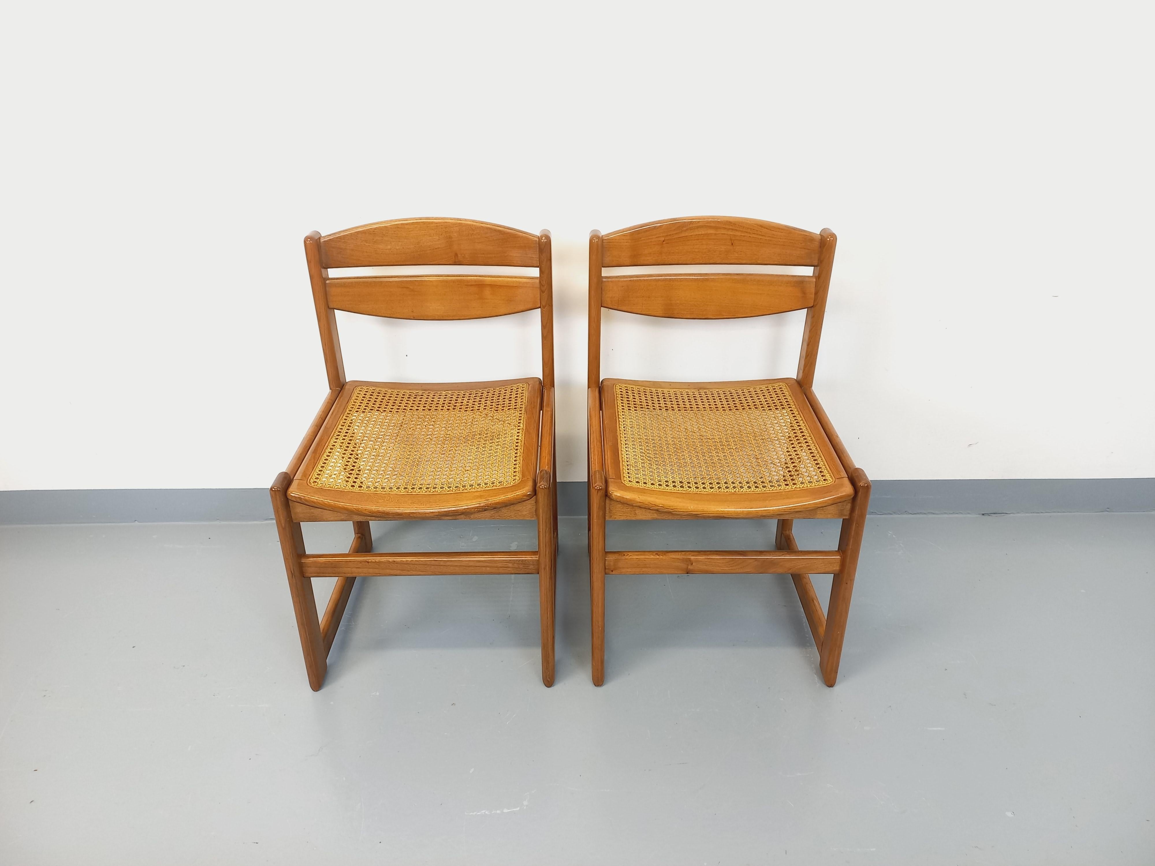 Coppia di chaise traîneau vintage in bois de hêtre e cannage degli anni 70 80 in vendita 4