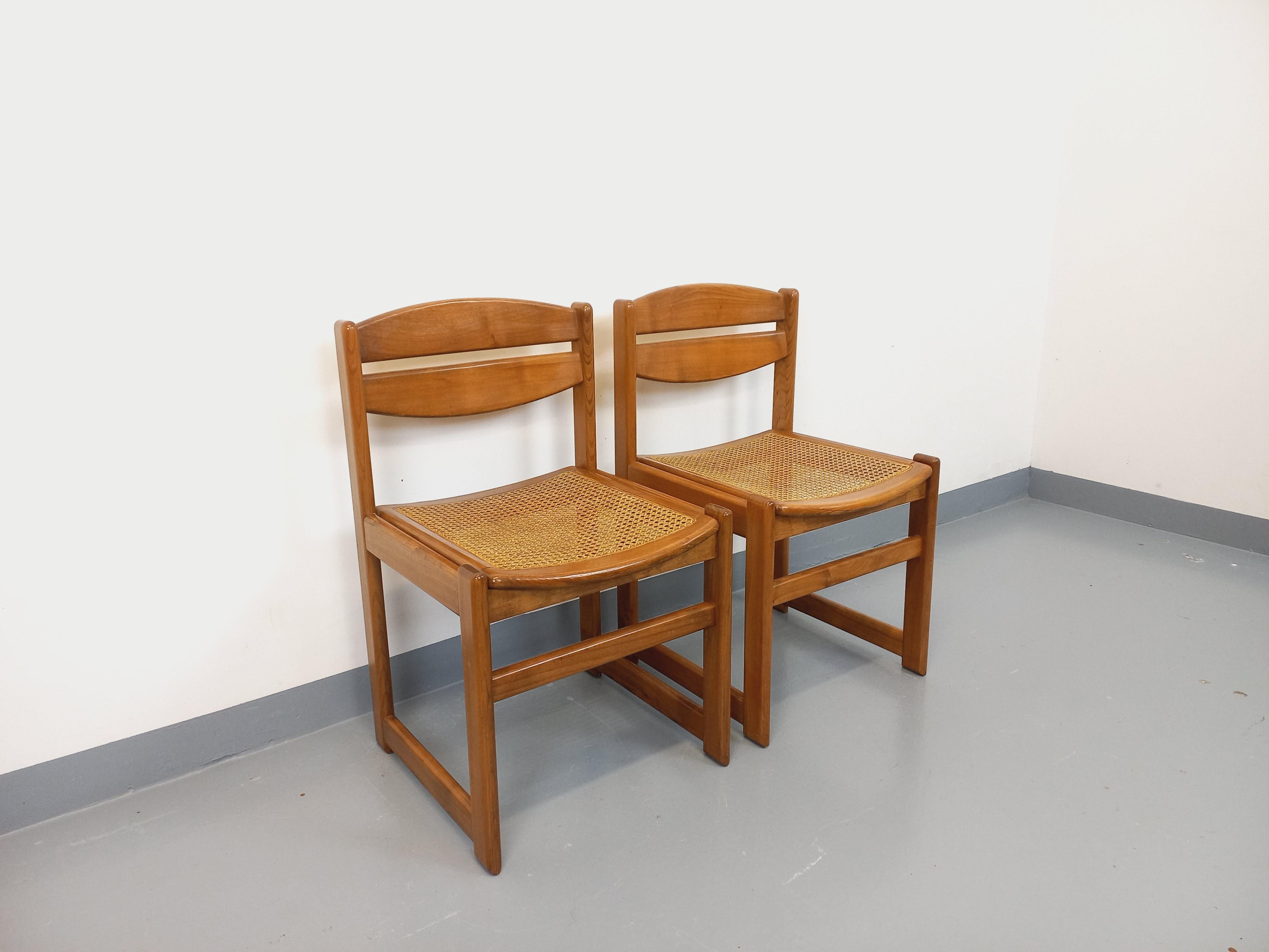 Mid-Century moderno Coppia di chaise traîneau vintage in bois de hêtre e cannage degli anni 70 80 in vendita